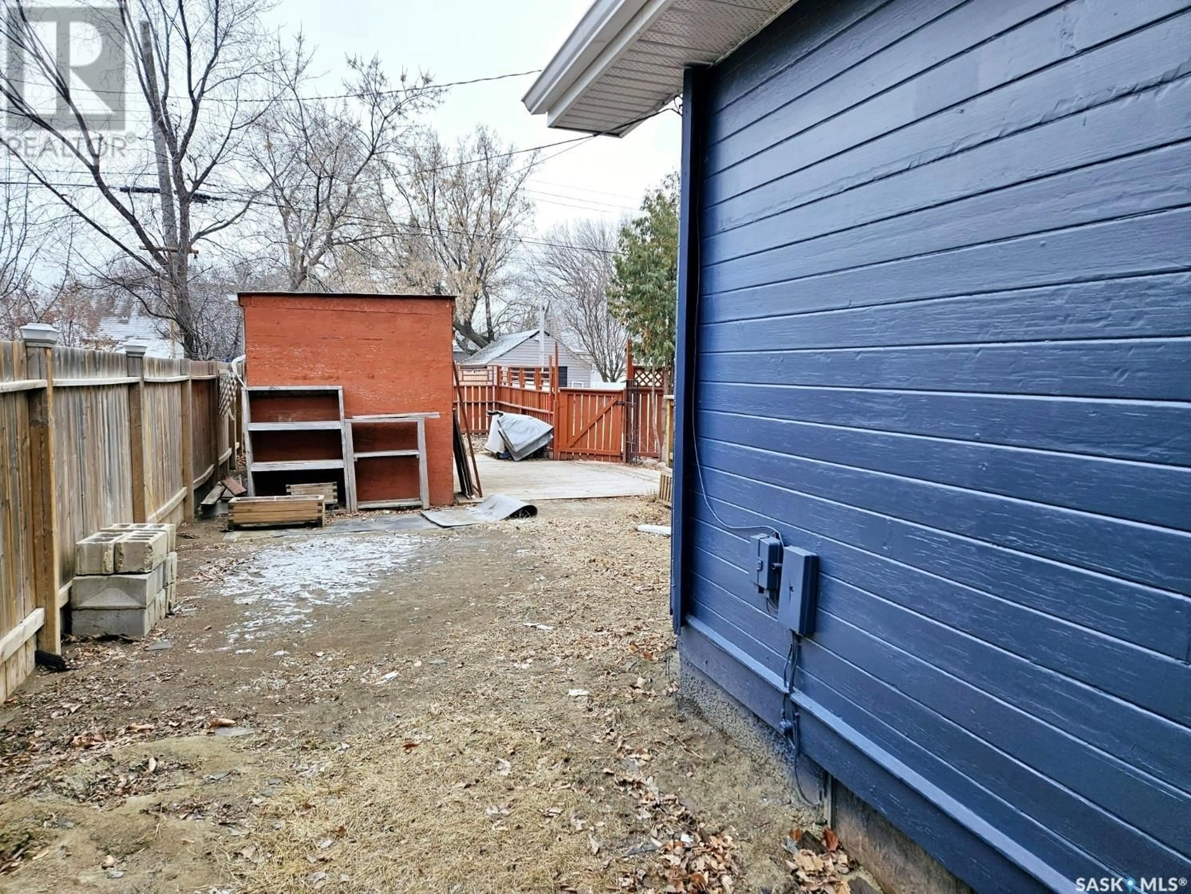 Shed for 208 Elm STREET, Saskatoon Saskatchewan S7J0G7