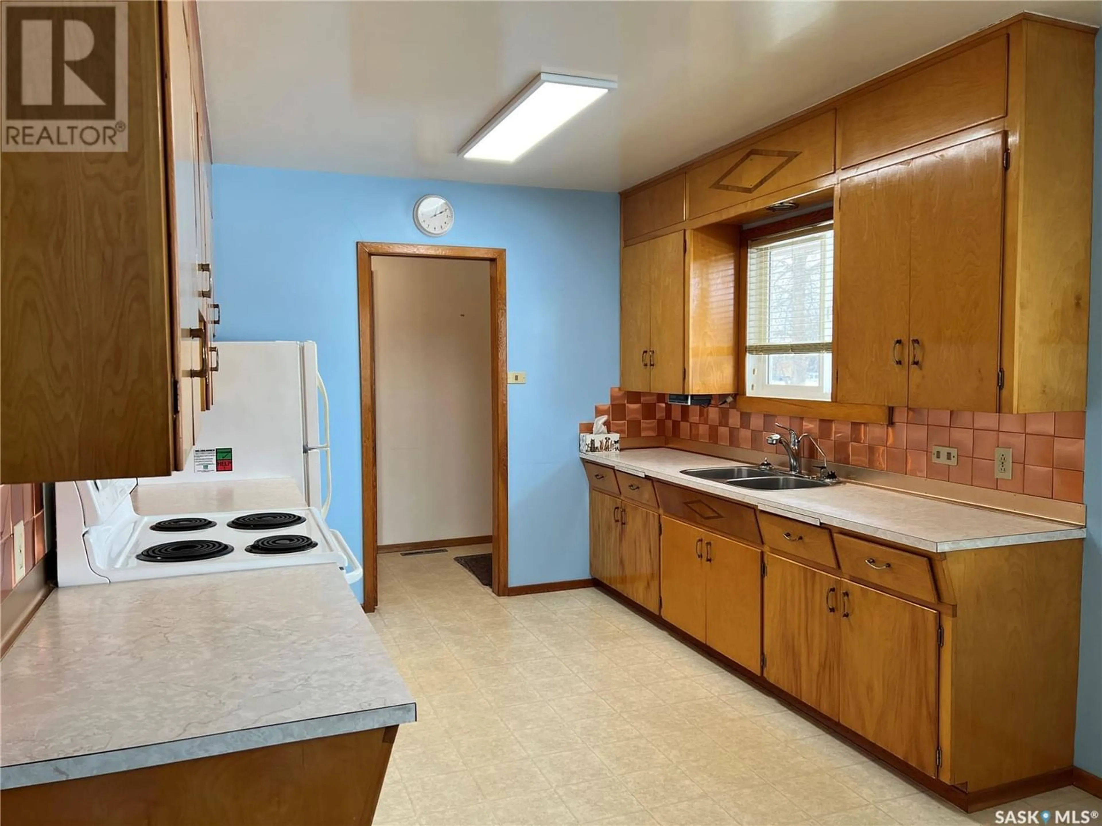 Standard kitchen for 412 1st STREET E, Meadow Lake Saskatchewan S9X1E8