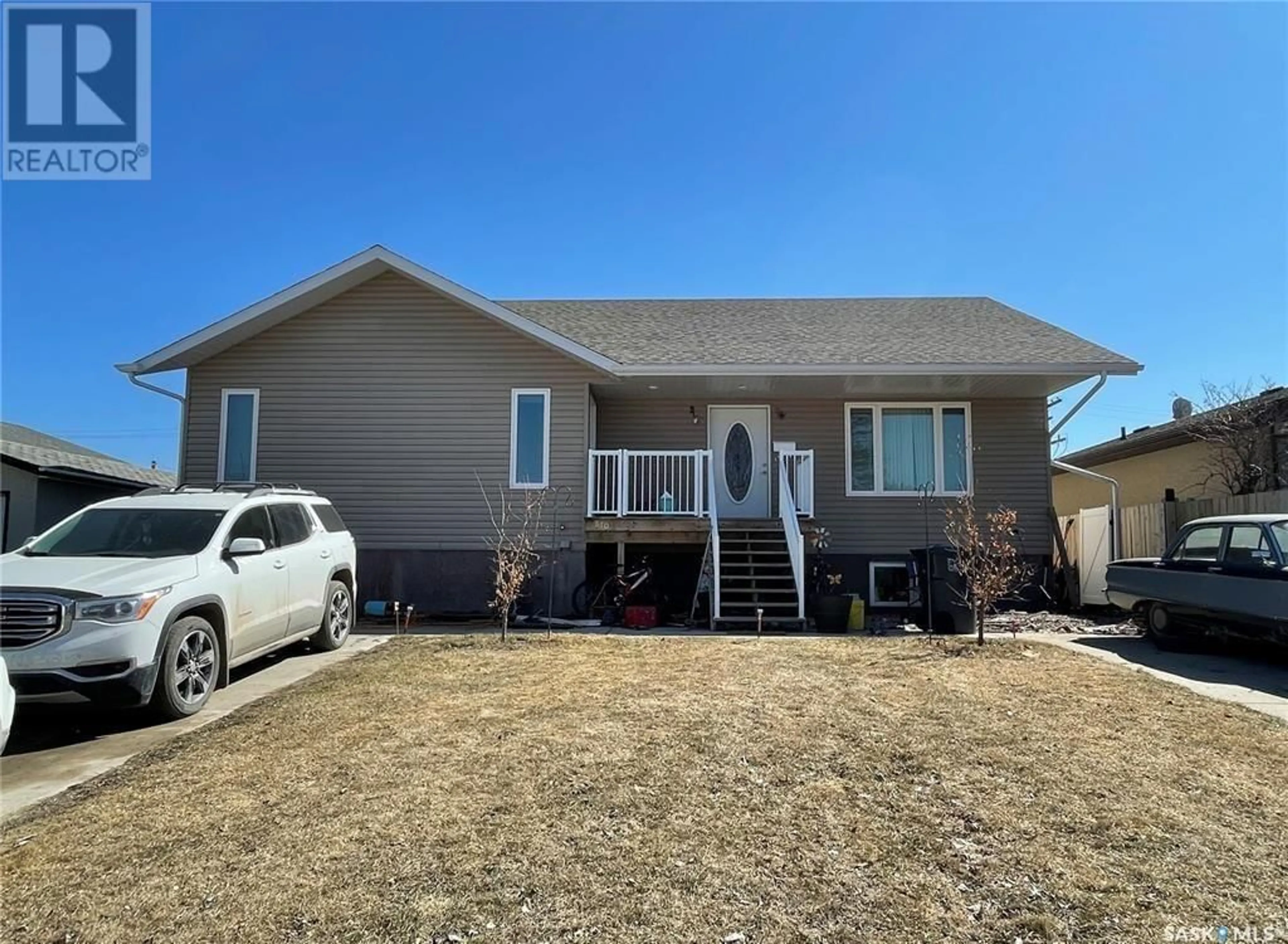 Frontside or backside of a home for 810 Centre STREET, Meadow Lake Saskatchewan S9X1G3