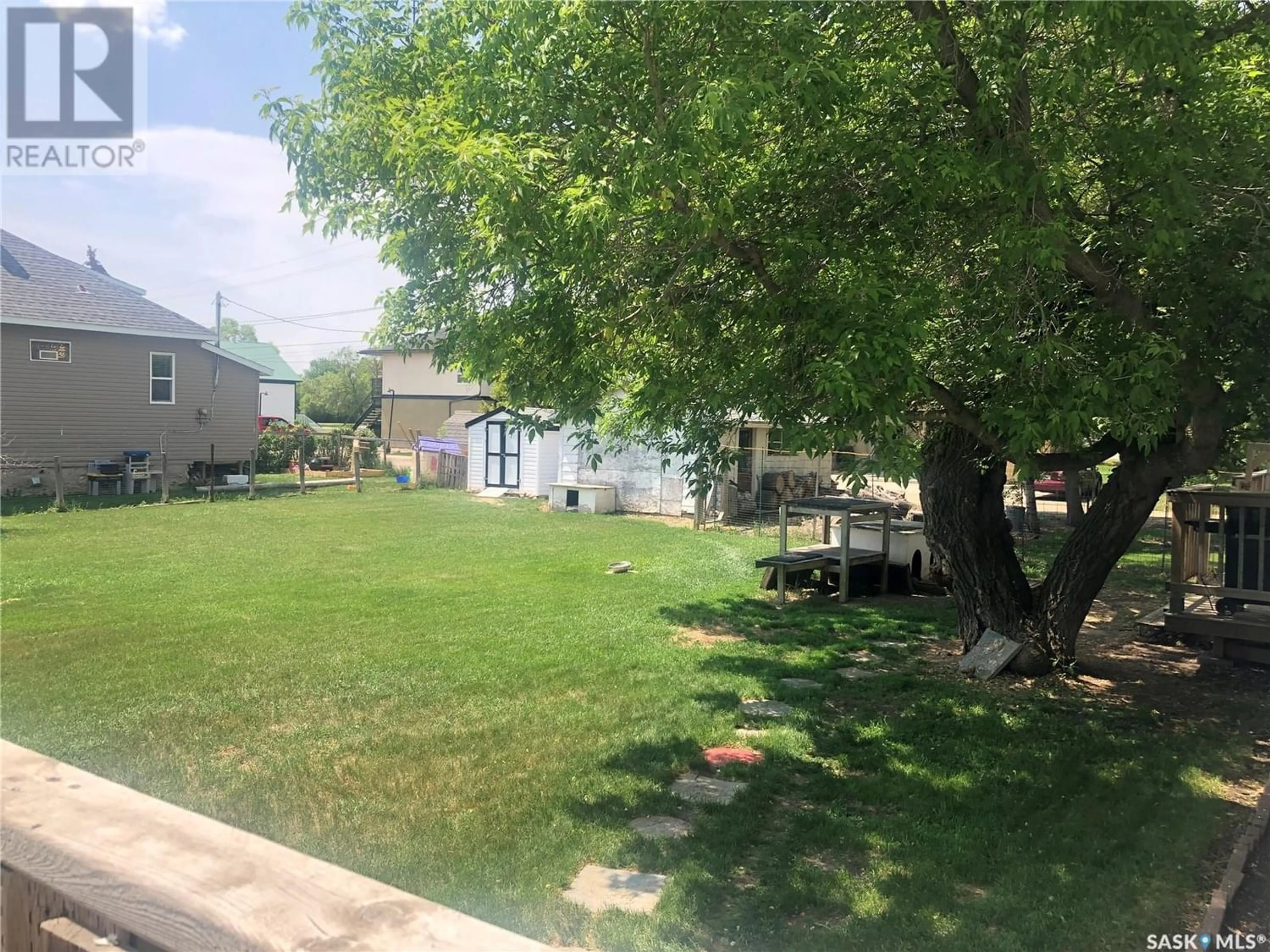 Fenced yard for 319 Carlyle STREET, Arcola Saskatchewan S0C0G0