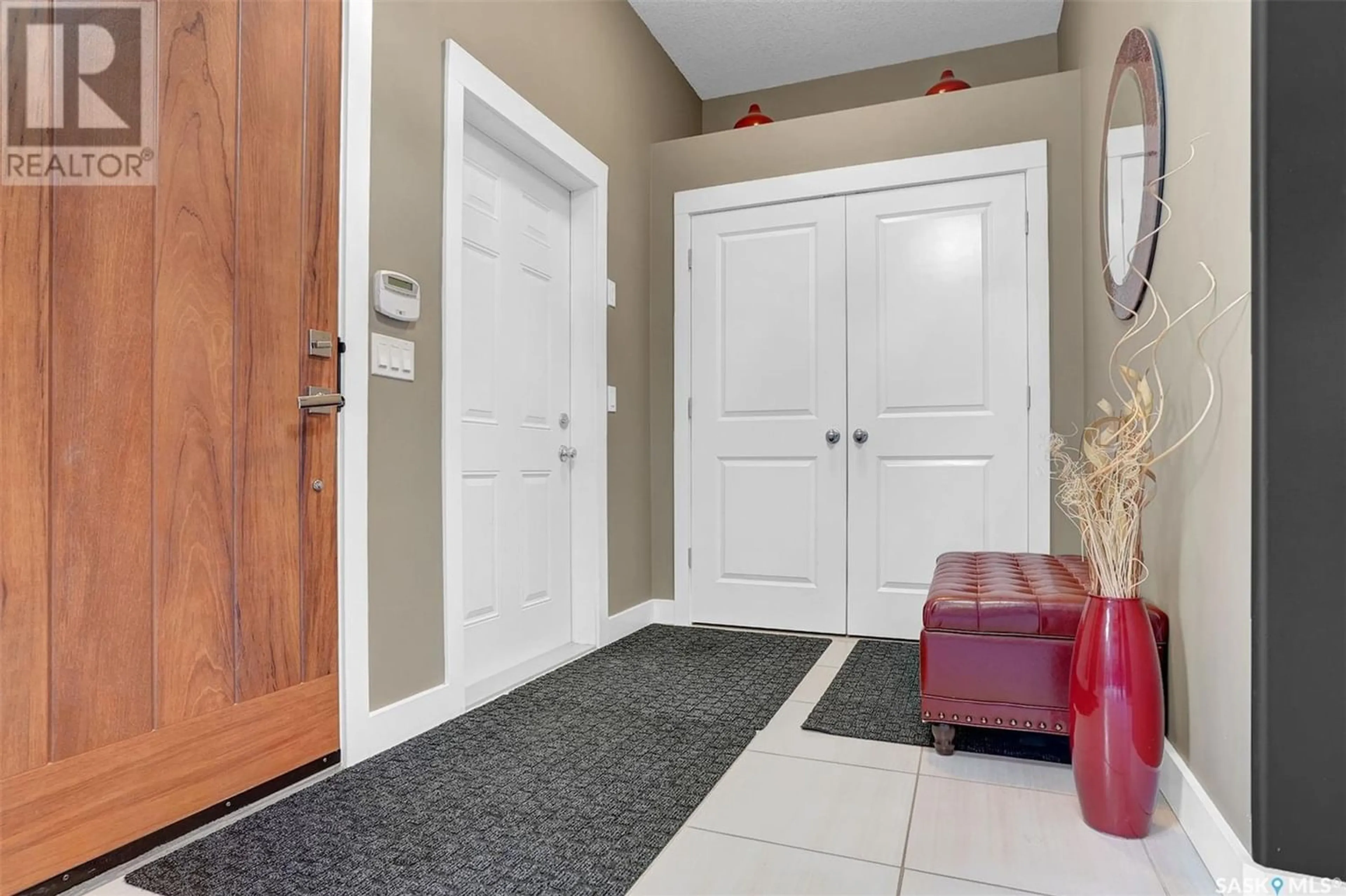 Indoor foyer for 3521 Green Marsh CRESCENT, Regina Saskatchewan S4V3H4