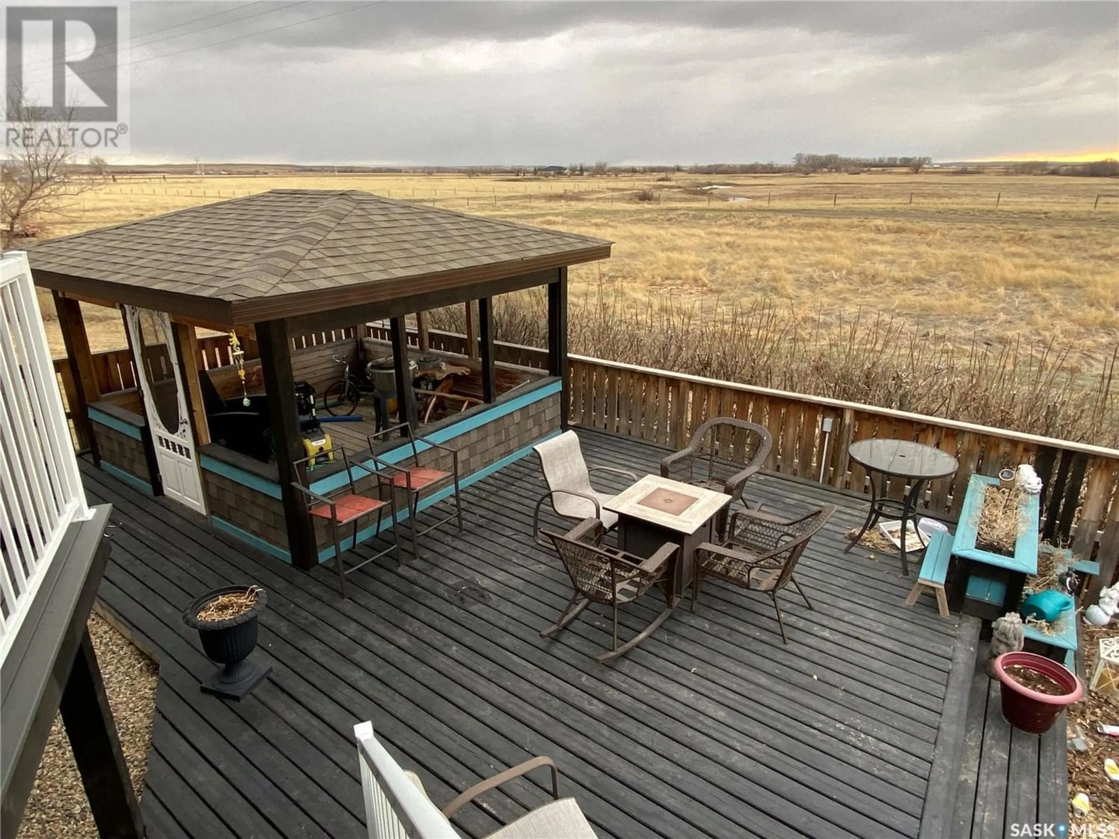 Patio for 18 Chinook PLACE, Maple Creek Saskatchewan S0N1N0