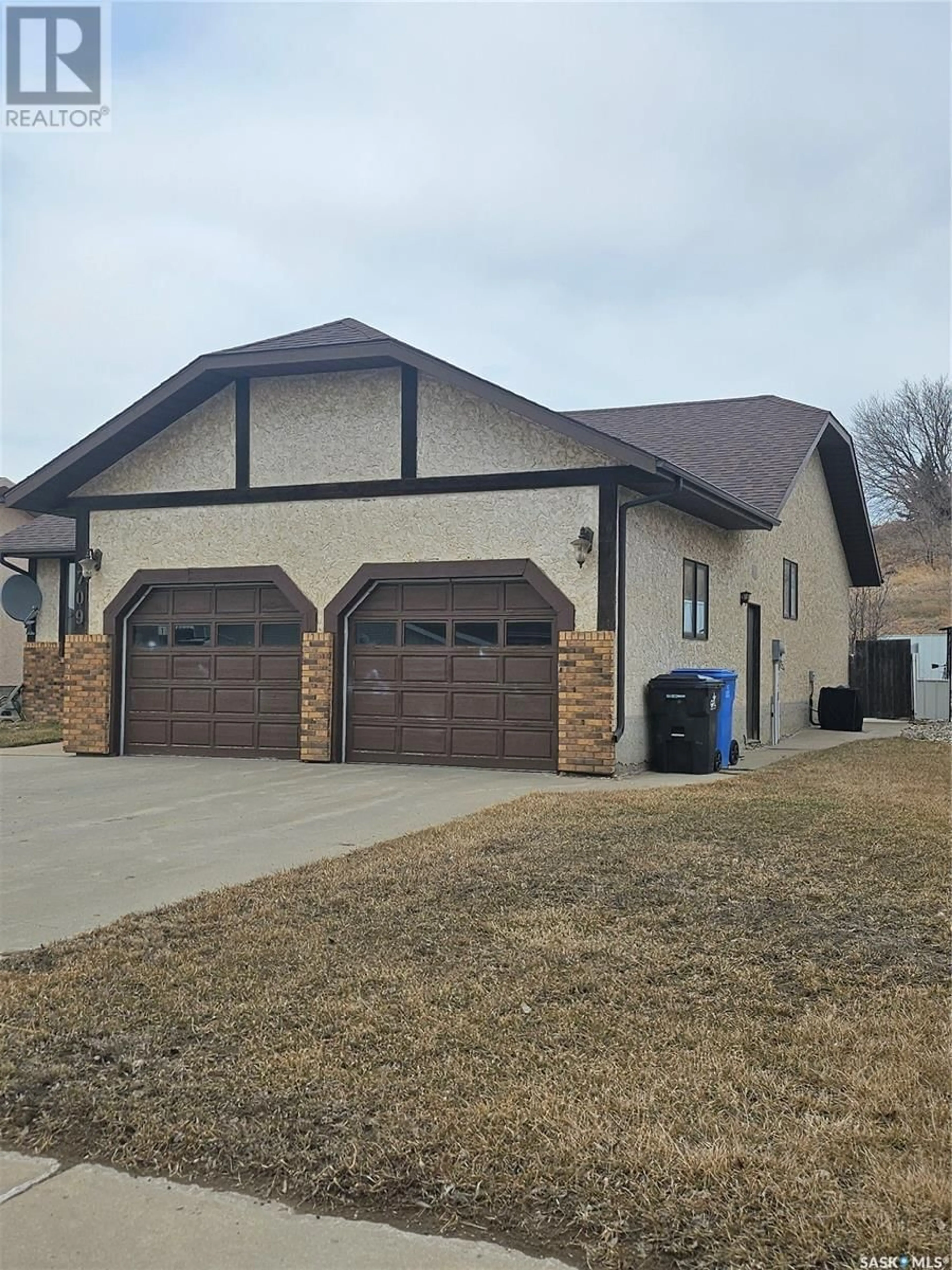 Frontside or backside of a home for 709 Sun Valley DRIVE, Estevan Saskatchewan S4A2R1