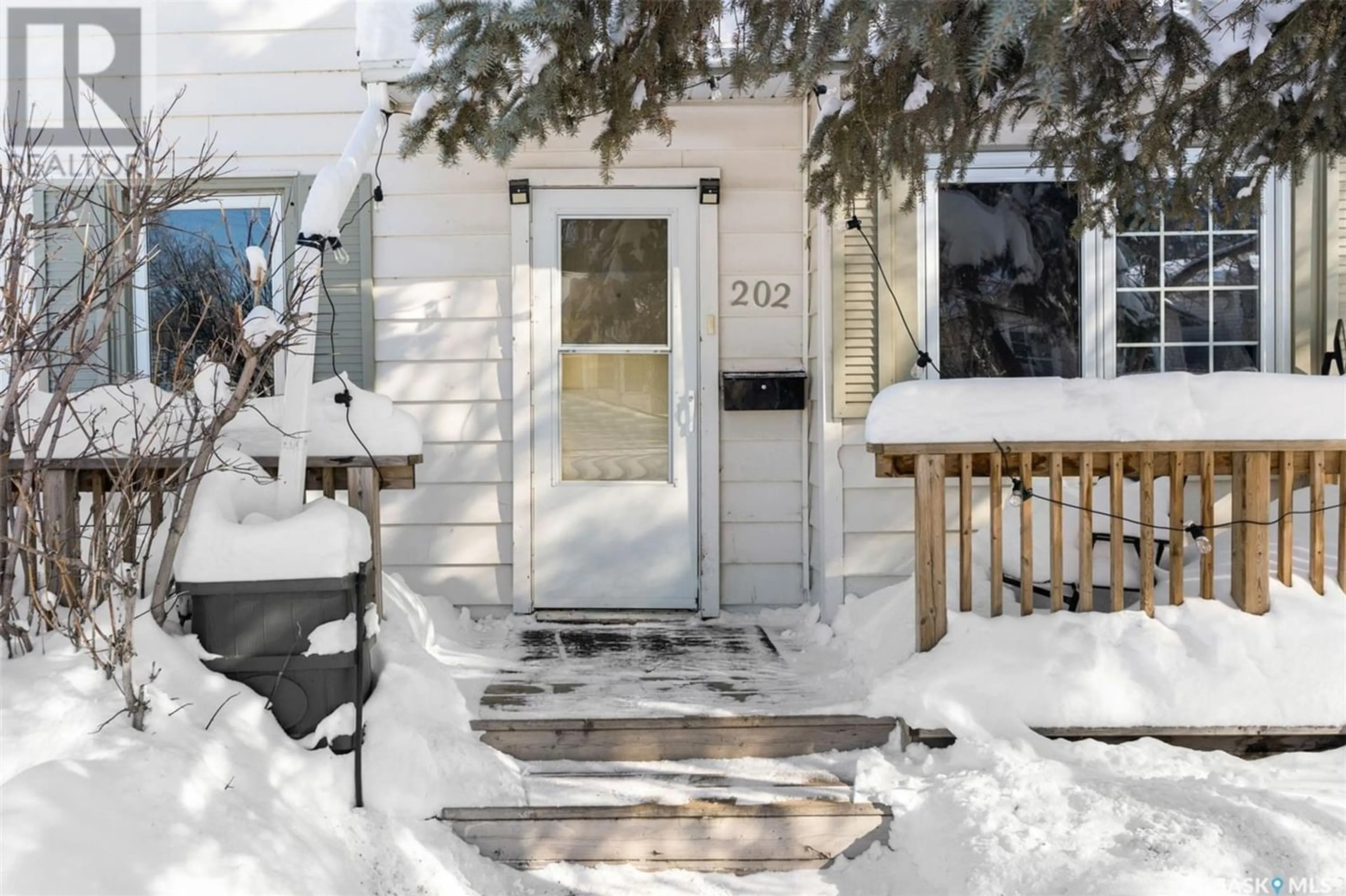 A pic from exterior of the house or condo, the street view for 202 L AVENUE S, Saskatoon Saskatchewan S7M2H3