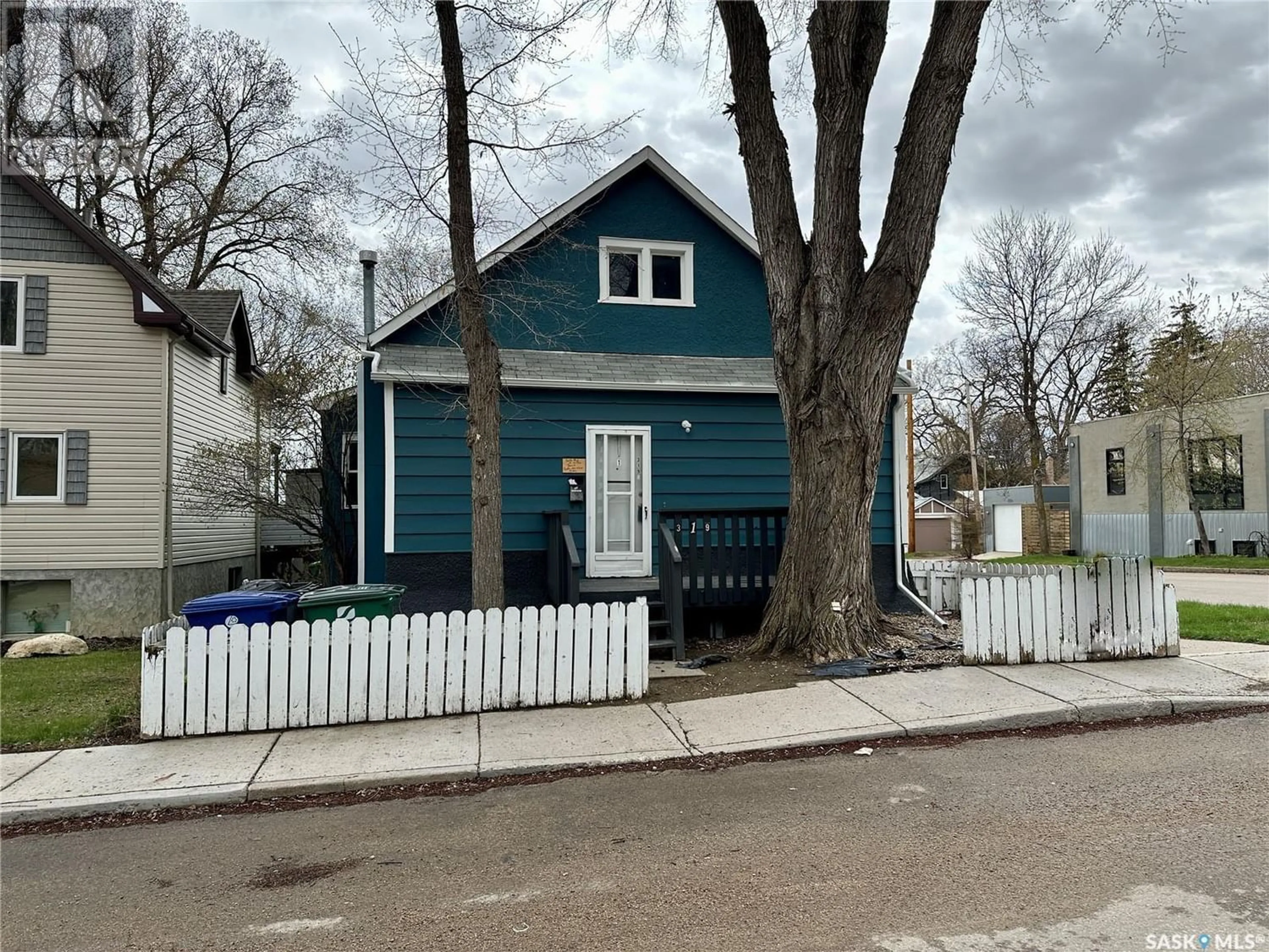 A pic from exterior of the house or condo for 319 27TH STREET W, Saskatoon Saskatchewan S7L0J7