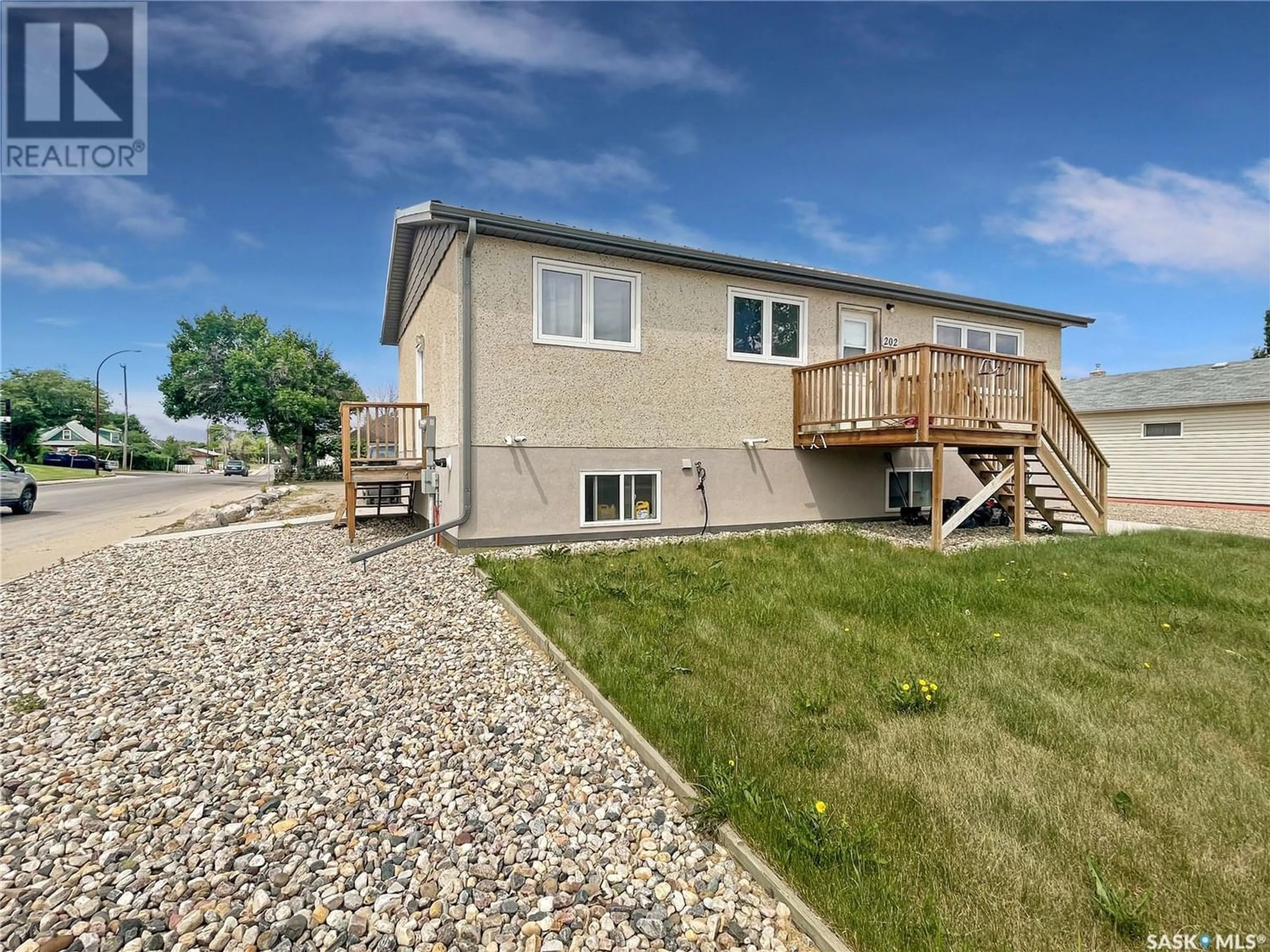 A pic from exterior of the house or condo for 202 7th AVENUE NE, Swift Current Saskatchewan S9H2N4