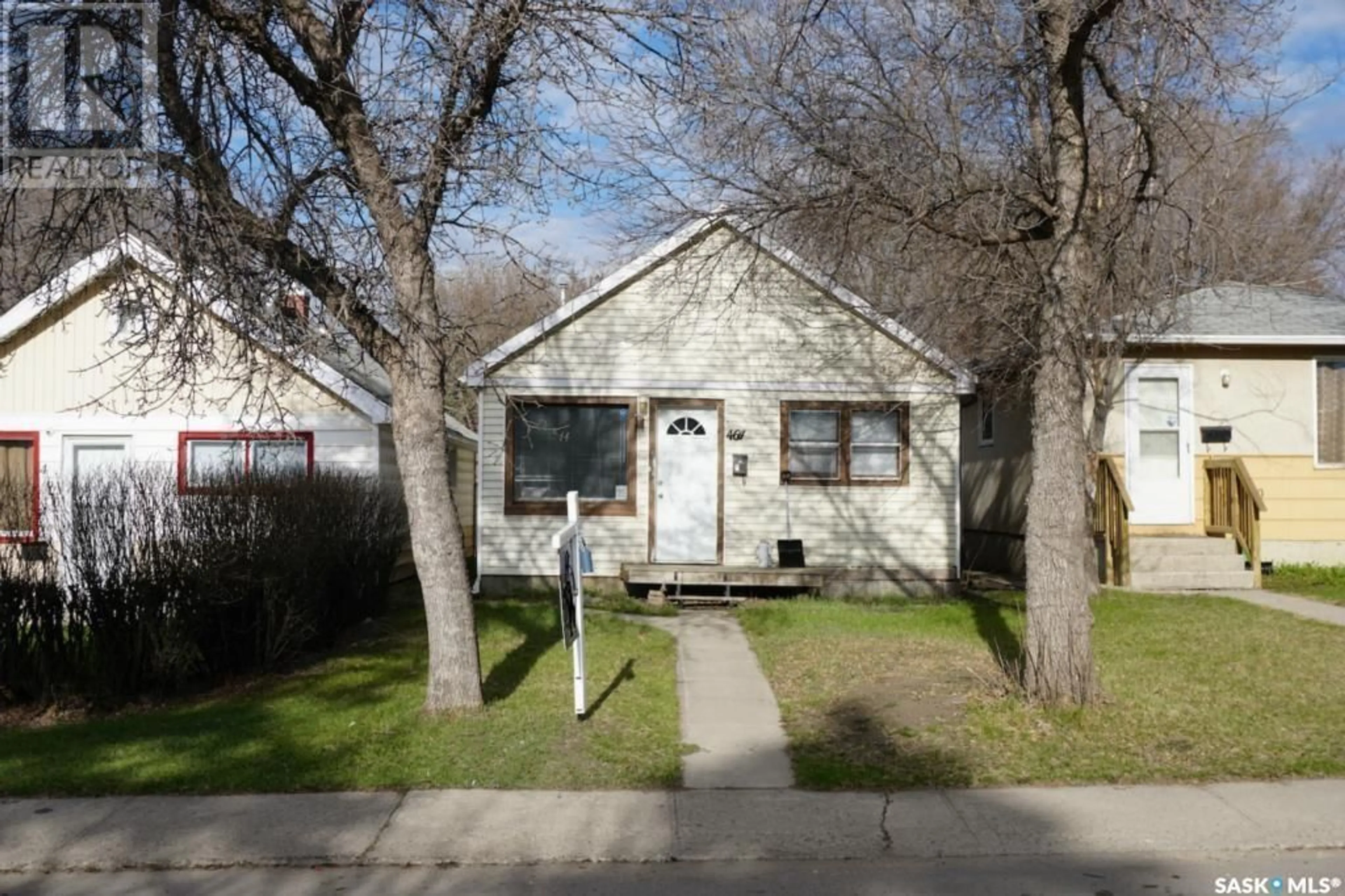 Frontside or backside of a home for 464 Halifax STREET, Regina Saskatchewan S4R1T3