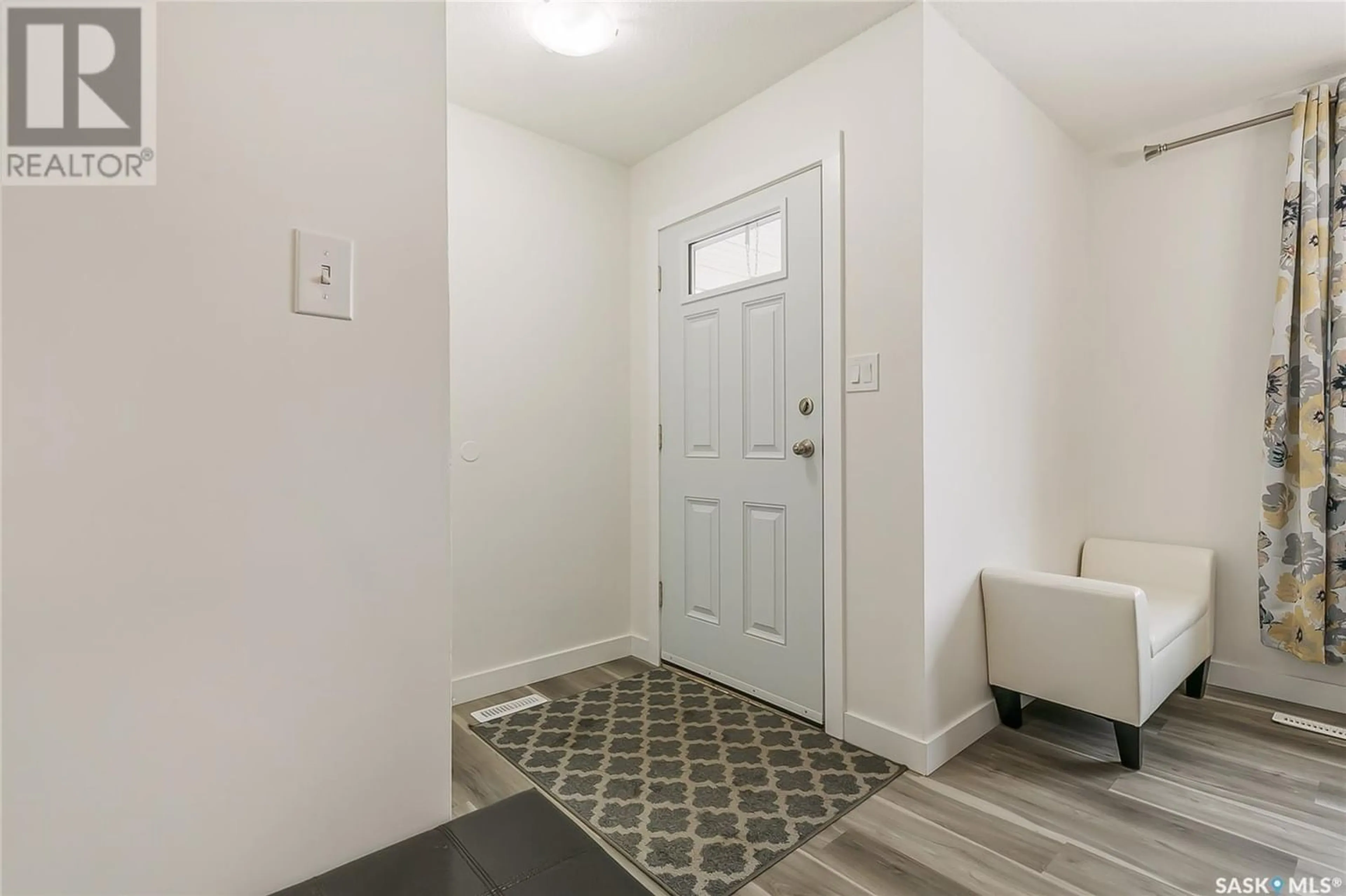 Indoor entryway for 1 Boyce STREET, Regina Saskatchewan S4R6T6