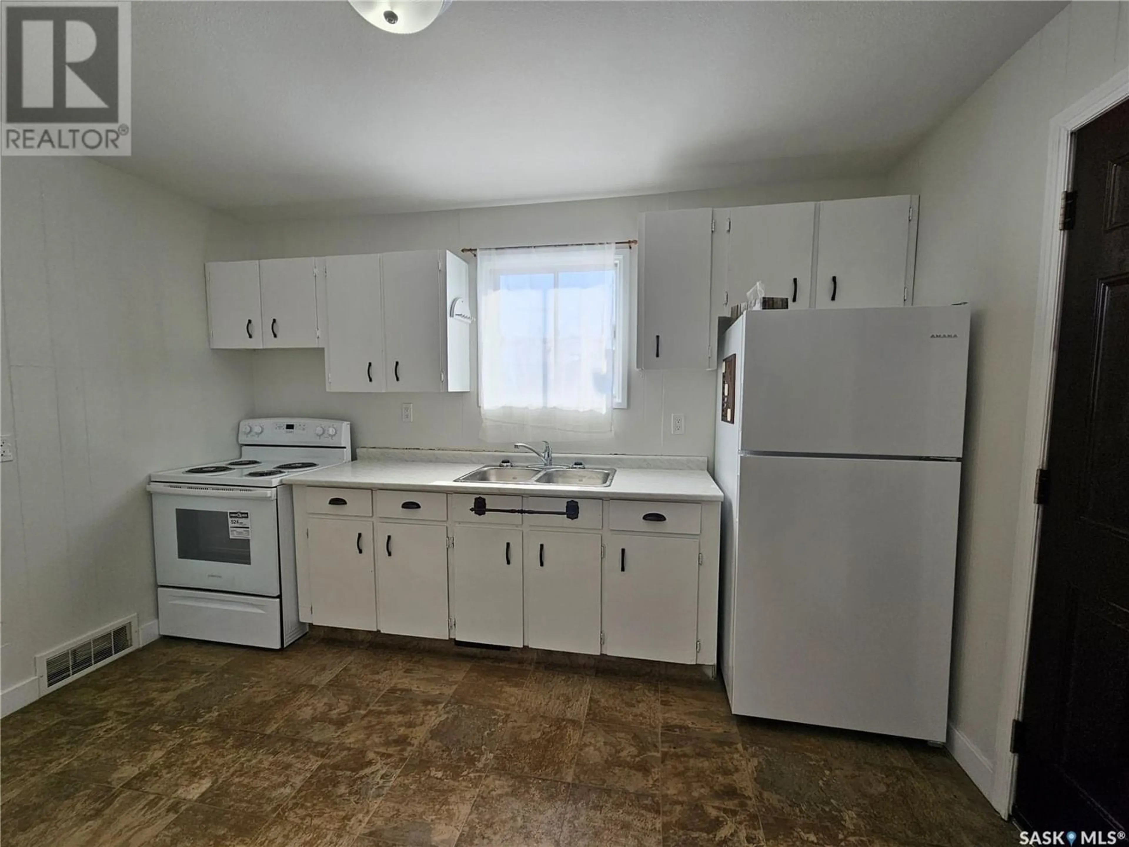 Standard kitchen for 1292 106th STREET, North Battleford Saskatchewan S9A1X2