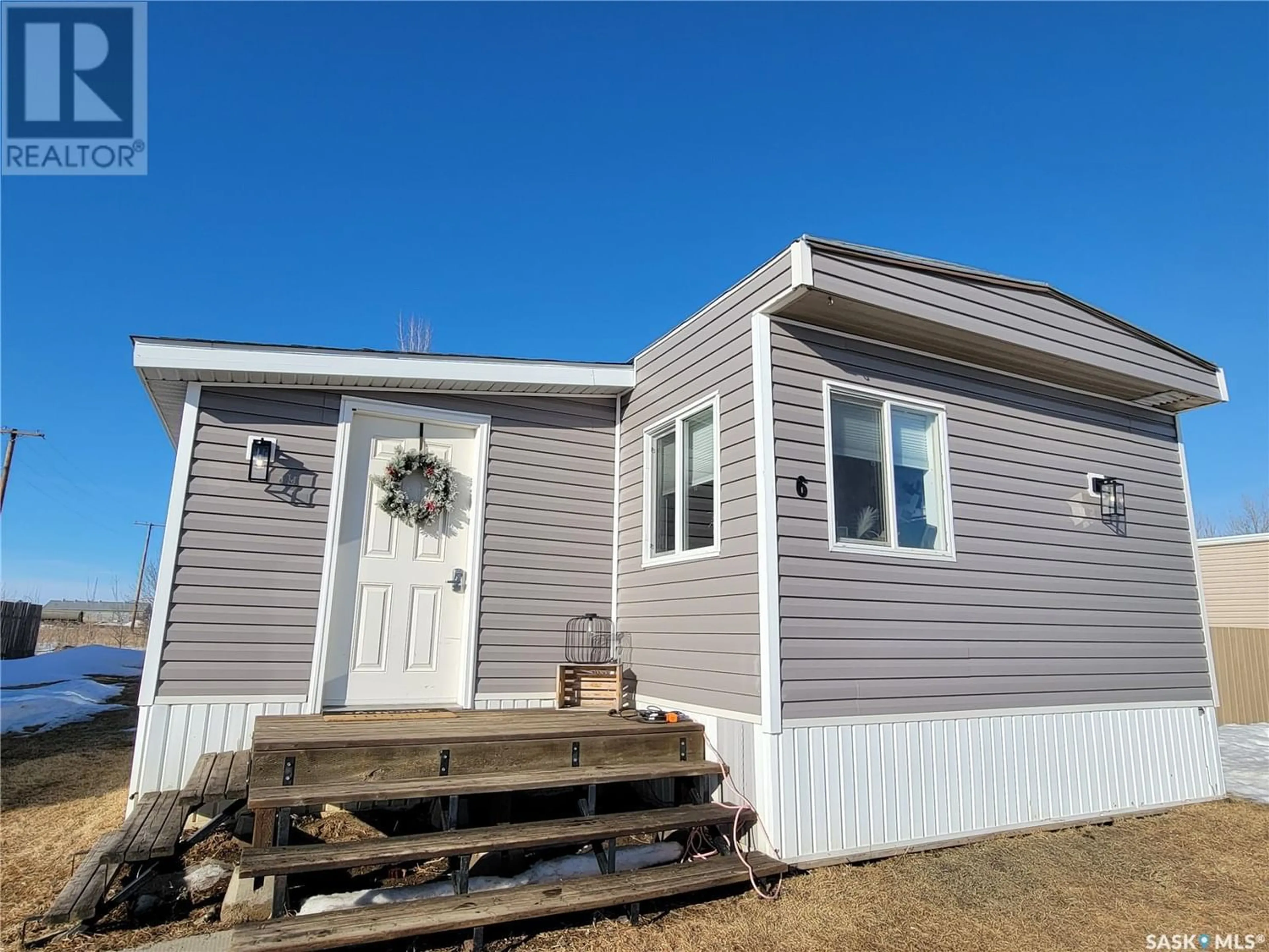 Home with vinyl exterior material for 6 Mirror ROAD, Macklin Saskatchewan S0L2C0