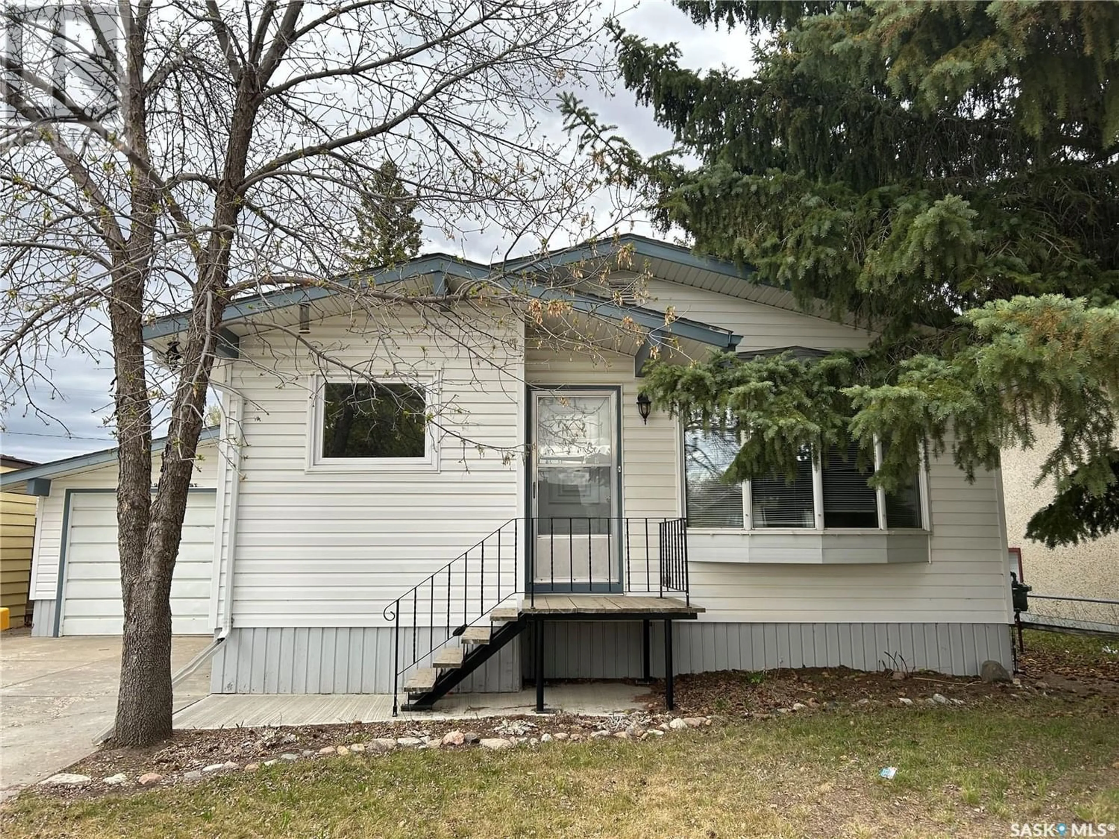 Frontside or backside of a home for 910 12th STREET, Humboldt Saskatchewan S0K2A0