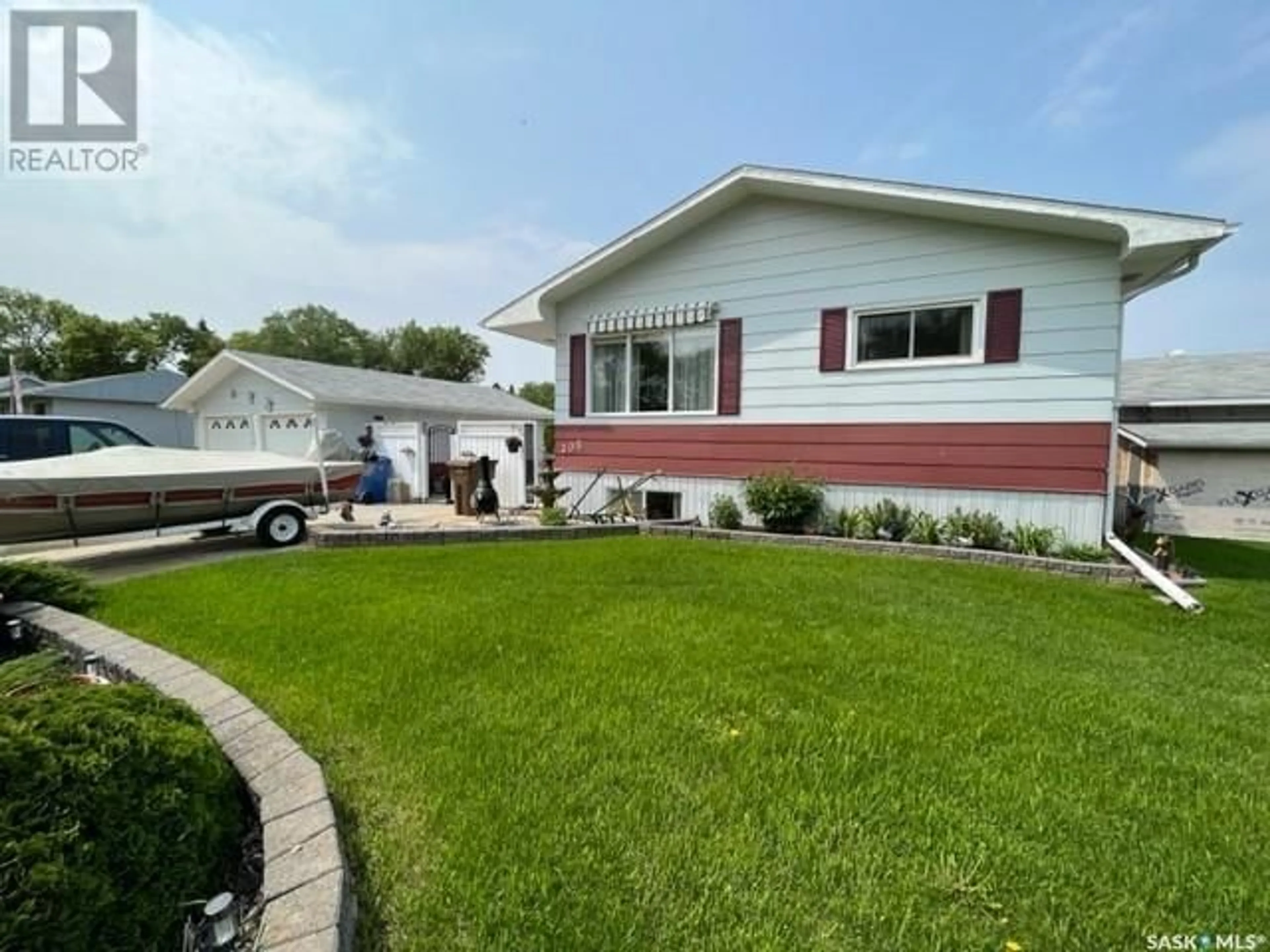 Frontside or backside of a home for 305 3rd STREET, Star City Saskatchewan S0E1P0