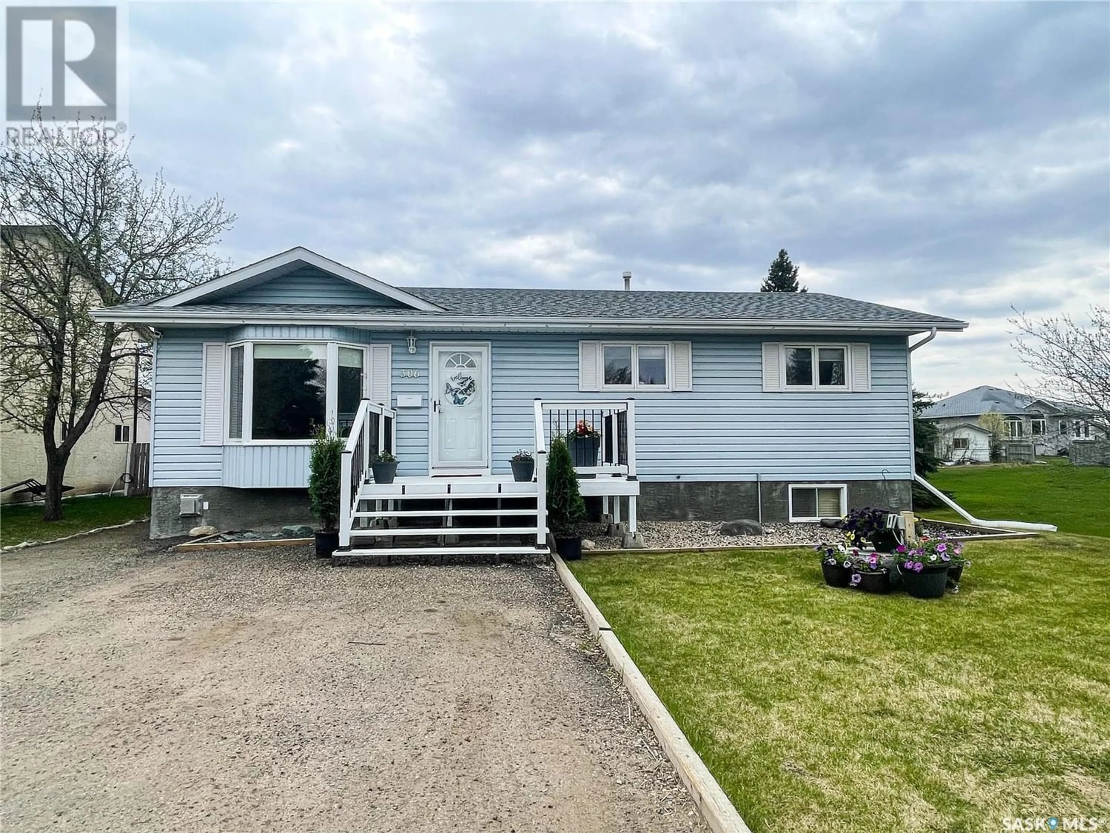 Frontside or backside of a home for 306 Woodman AVENUE, Meadow Lake Saskatchewan S9X1H3