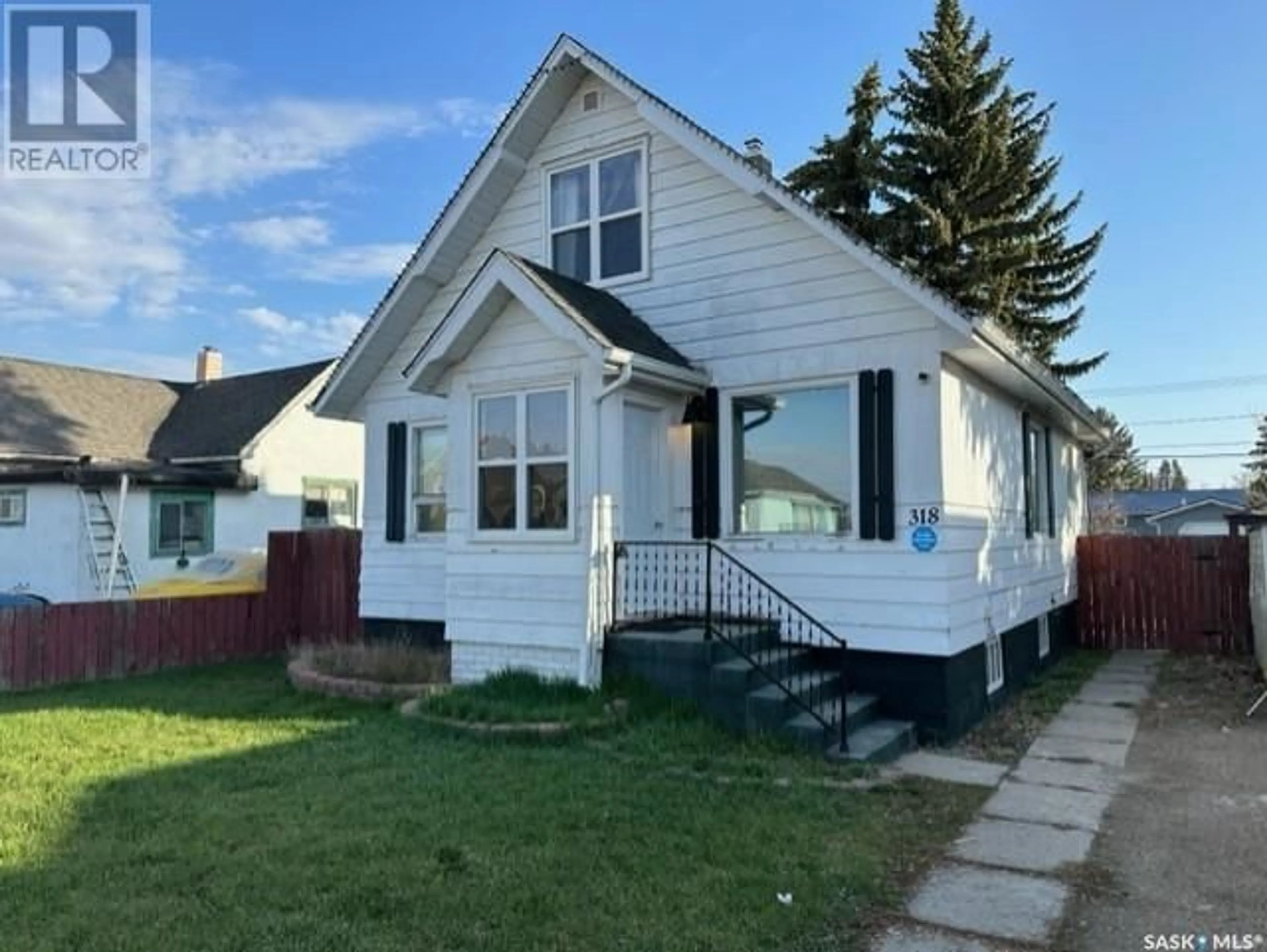 Frontside or backside of a home for 318 4th AVENUE W, Melville Saskatchewan S0A2P0