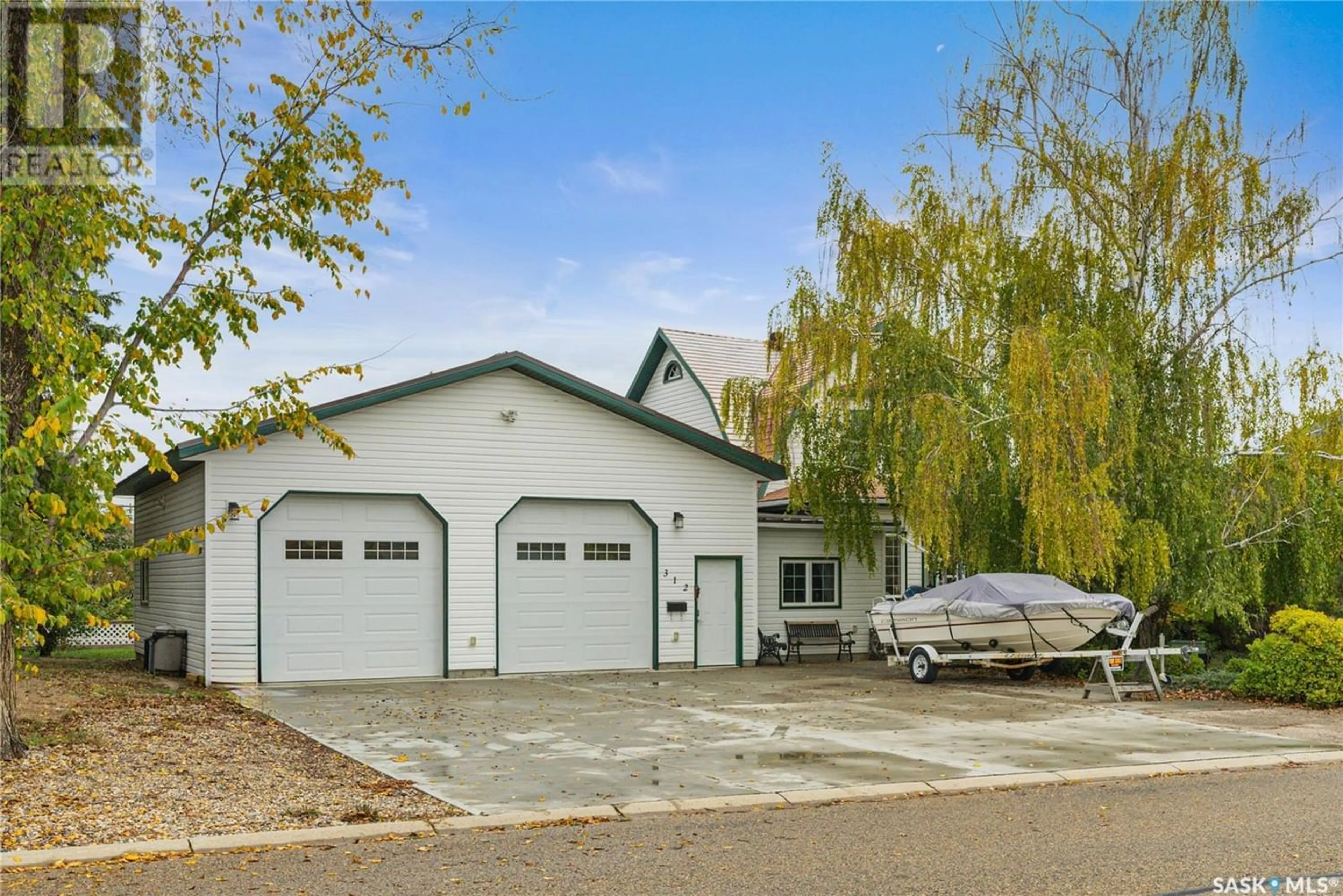 Indoor garage for 312 6th AVENUE W, Watrous Saskatchewan S0K4T0