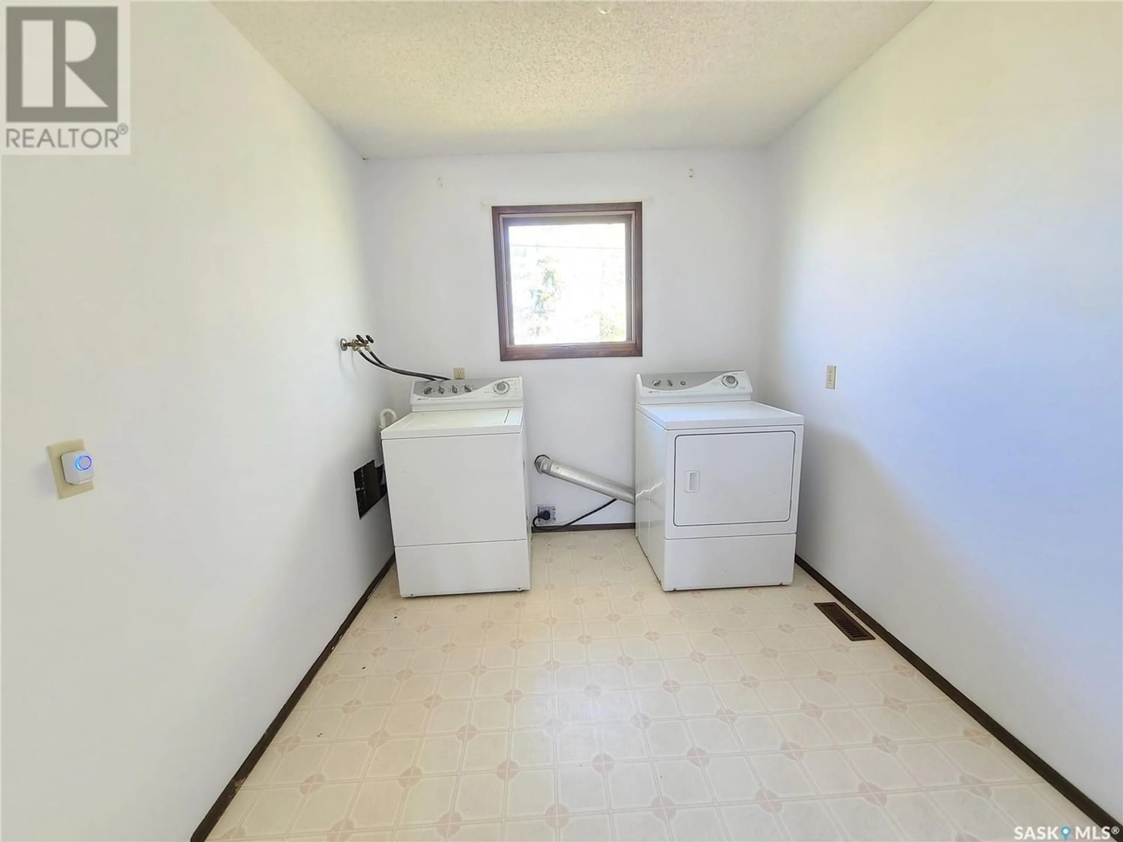 Laundry room for 301 Carruthers STREET, Pangman Saskatchewan S0C2C0