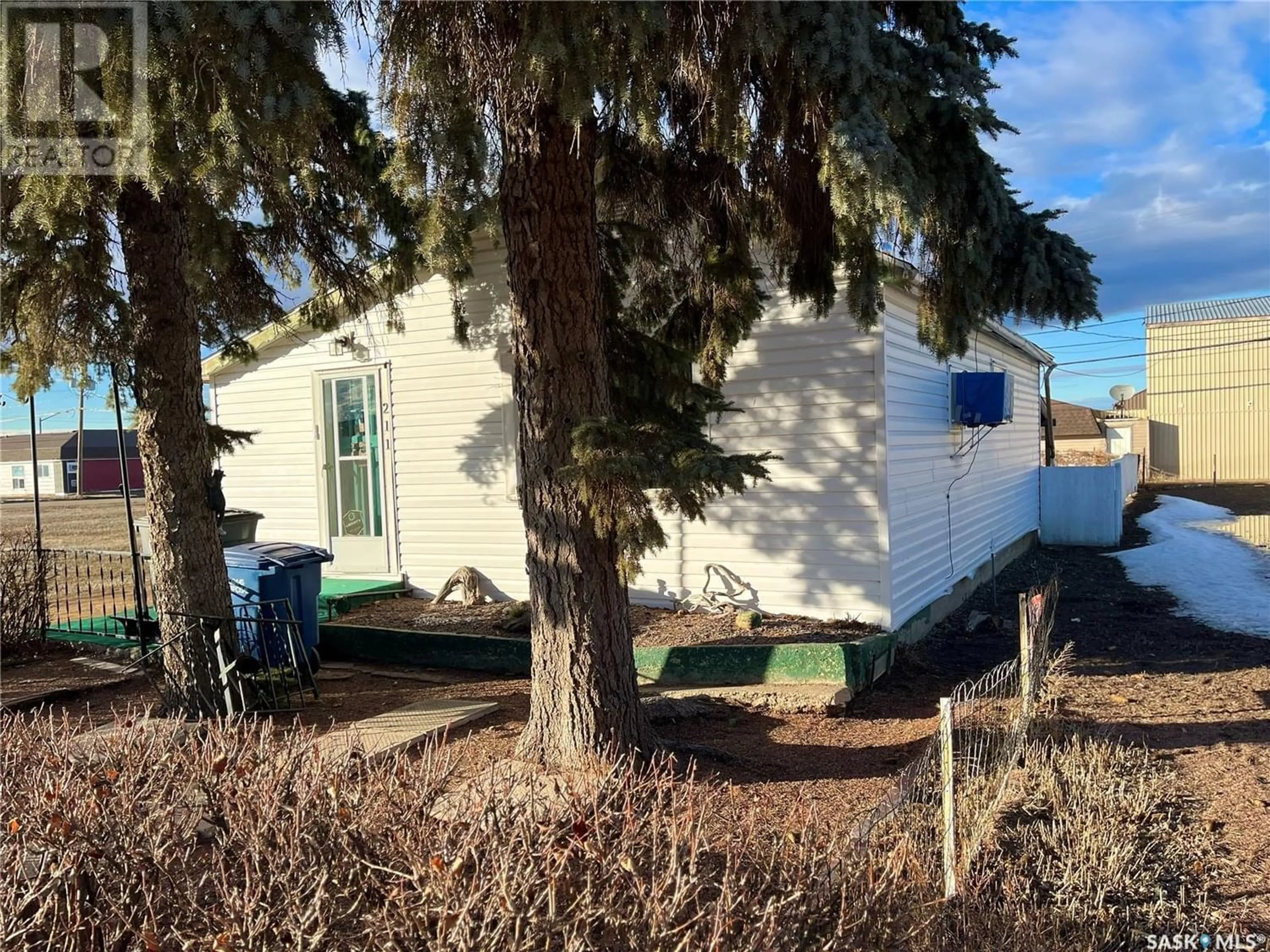 Frontside or backside of a home for 211 2nd AVENUE E, Assiniboia Saskatchewan S0H0B0