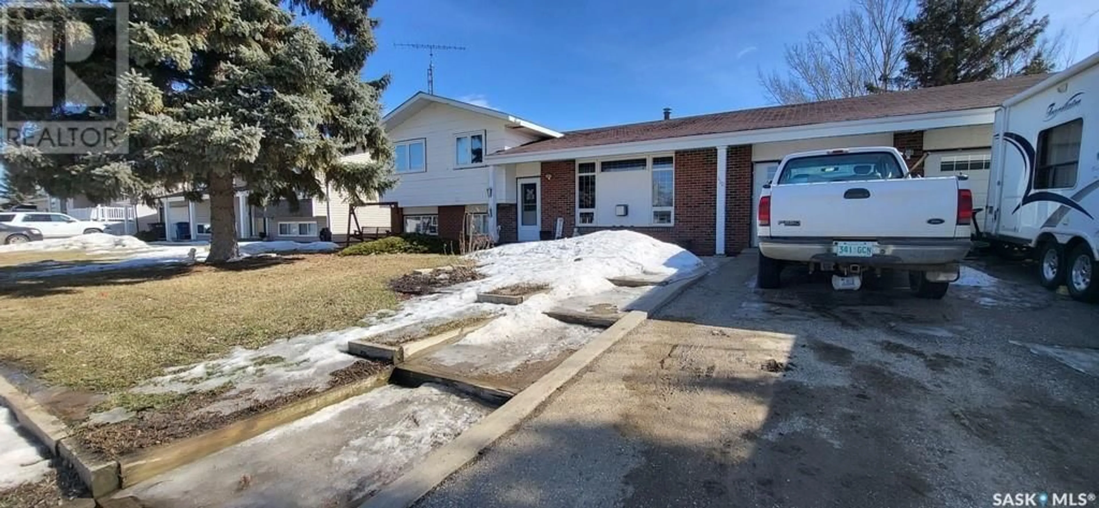 Frontside or backside of a home for 110 Tripp ROAD, Oxbow Saskatchewan S0C2B0
