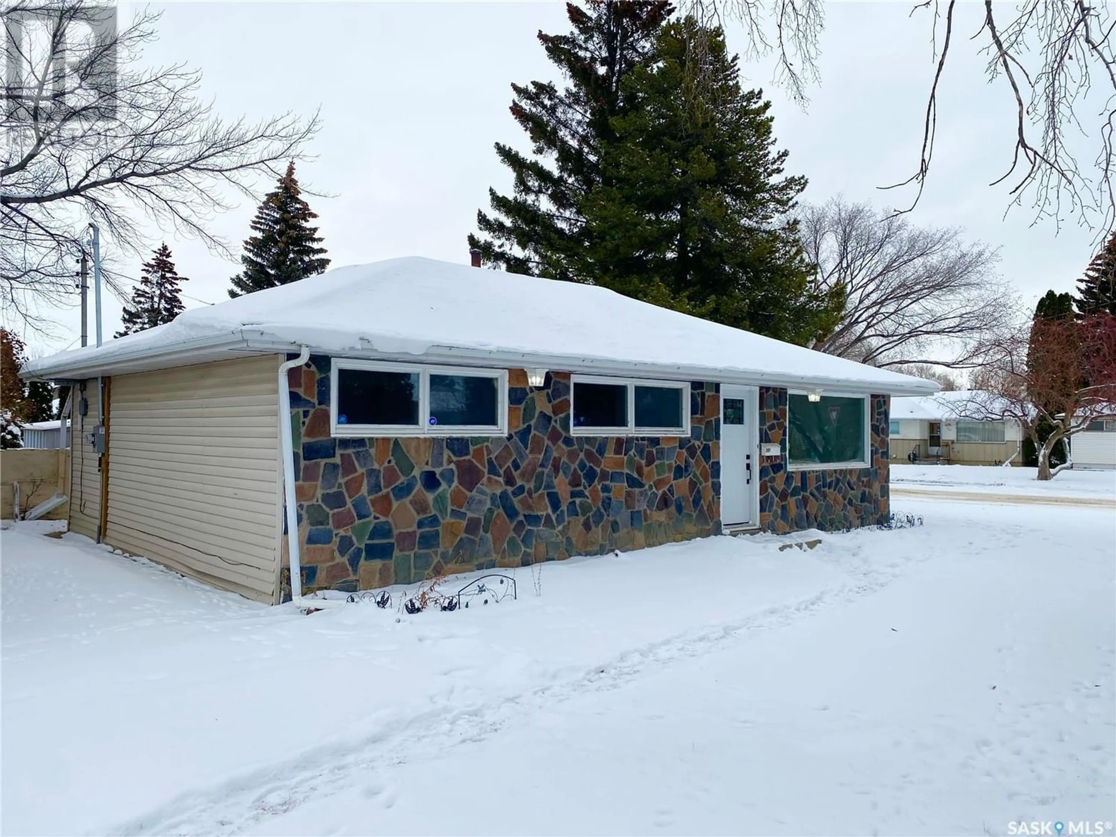A pic from exterior of the house or condo for 201 U AVENUE N, Saskatoon Saskatchewan S7M1A6