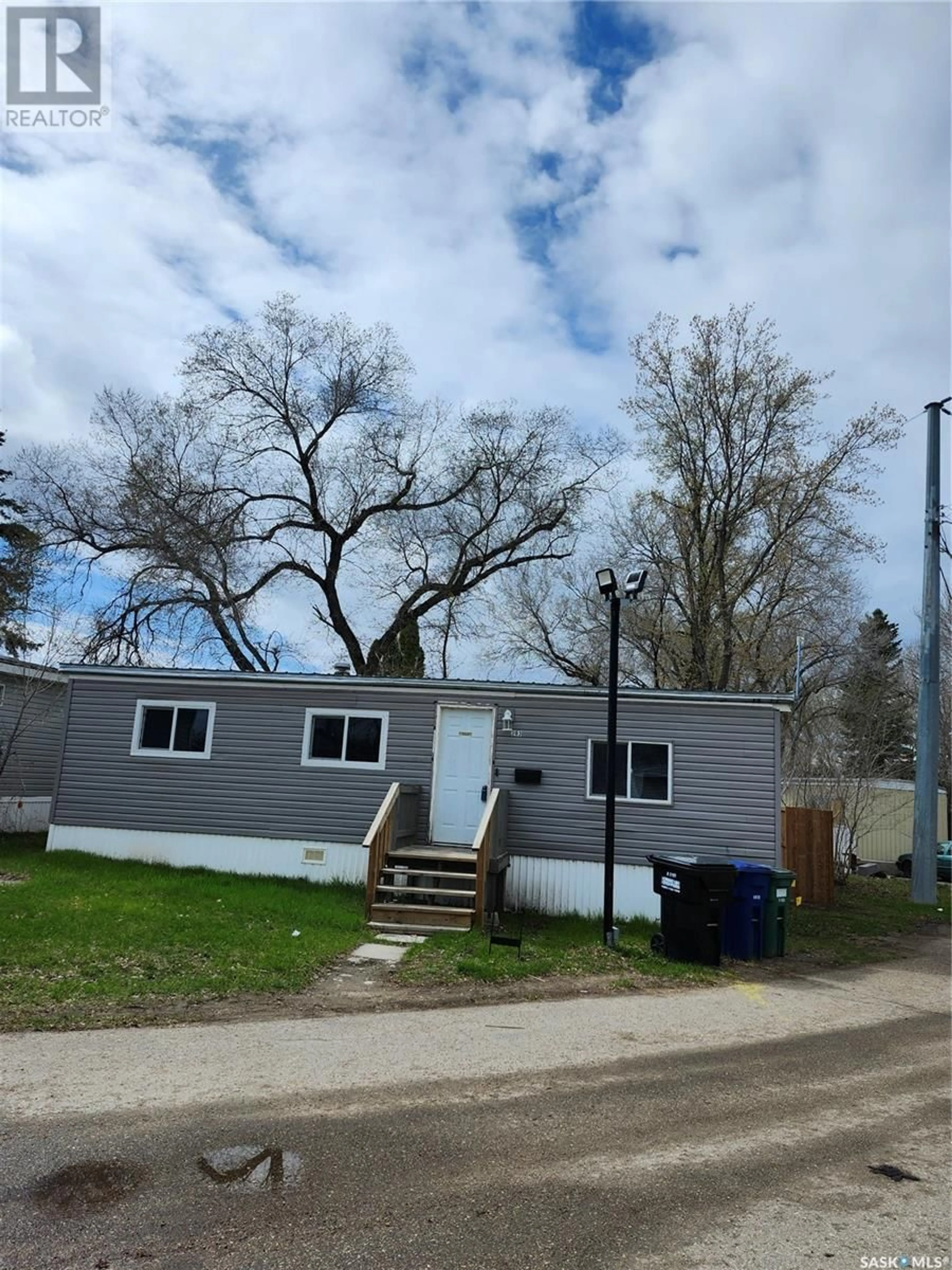 A pic from exterior of the house or condo for 303 1524 Rayner AVENUE, Saskatoon Saskatchewan S7N2P8