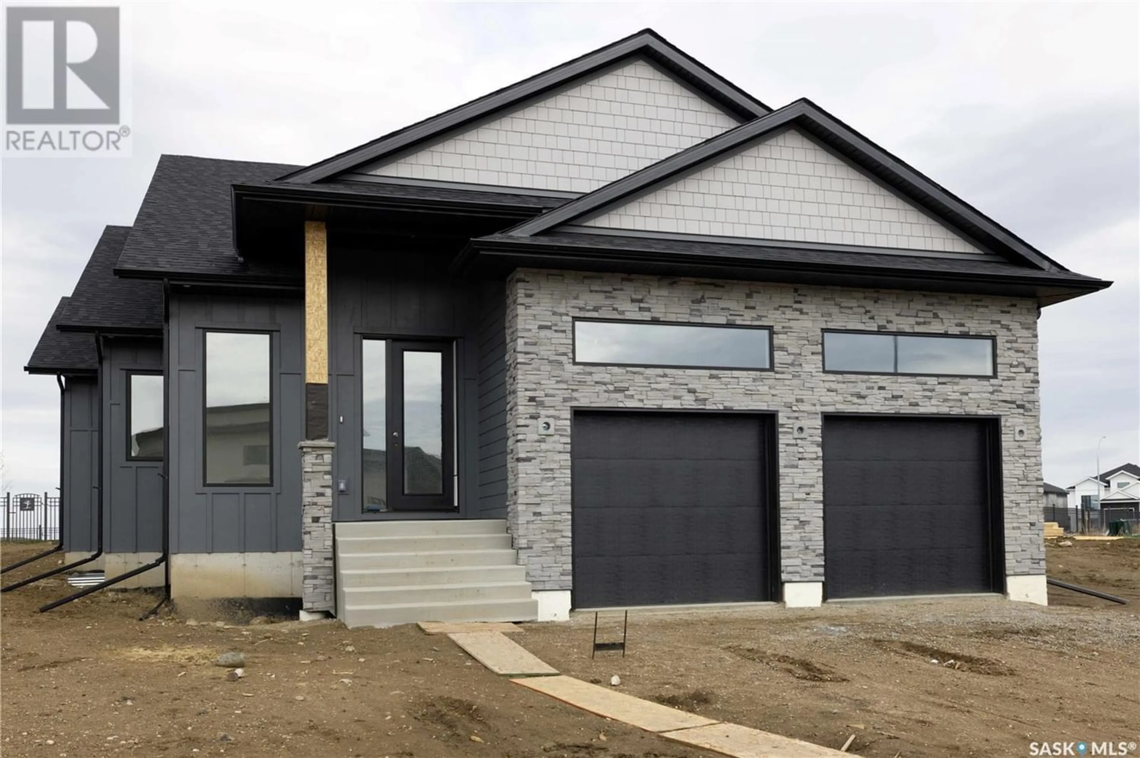 Frontside or backside of a home for 323 Woolf BAY, Saskatoon Saskatchewan S7W1E5