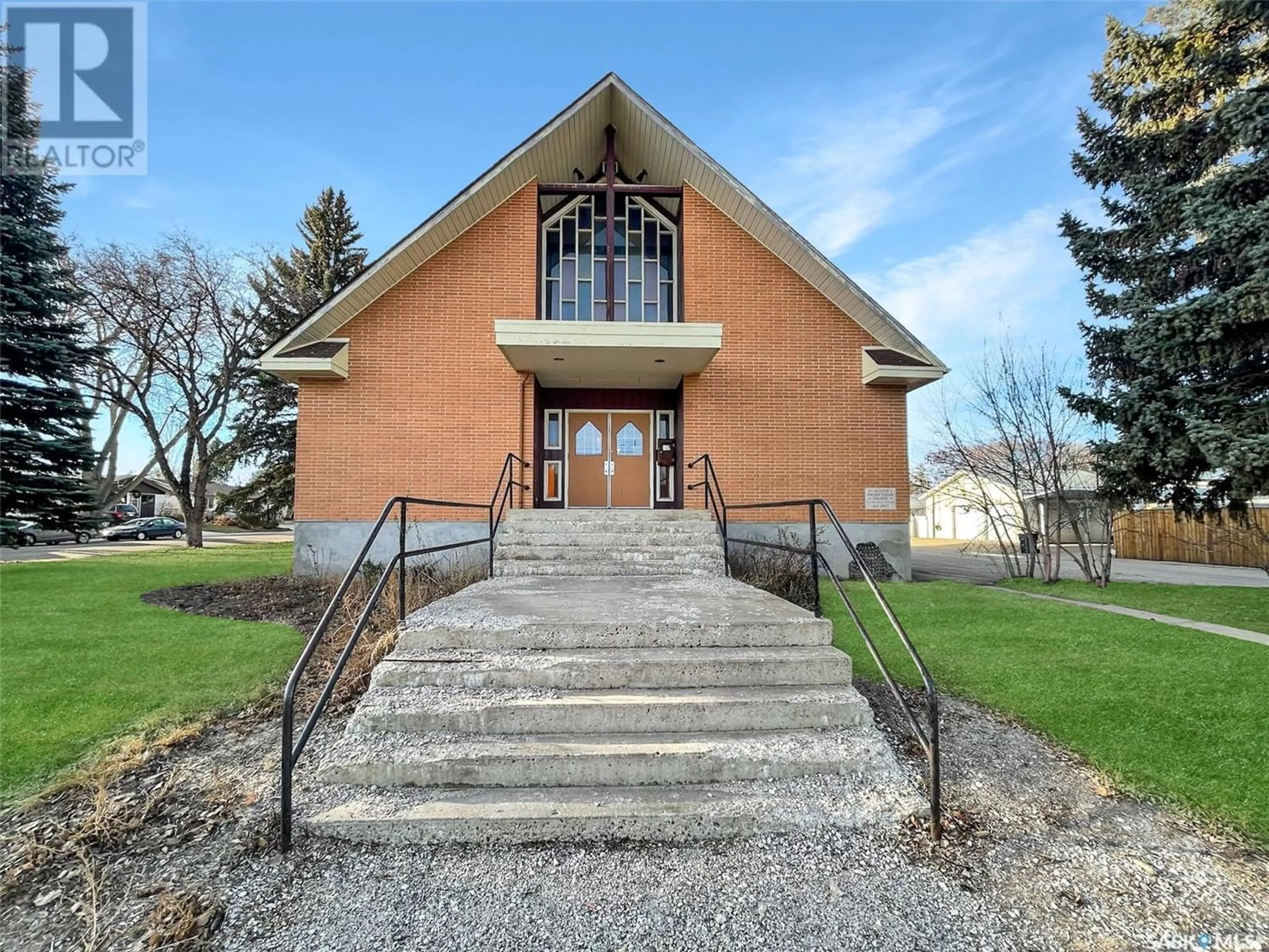 Outside view for 610 19th AVENUE NE, Swift Current Saskatchewan S9H2Y5