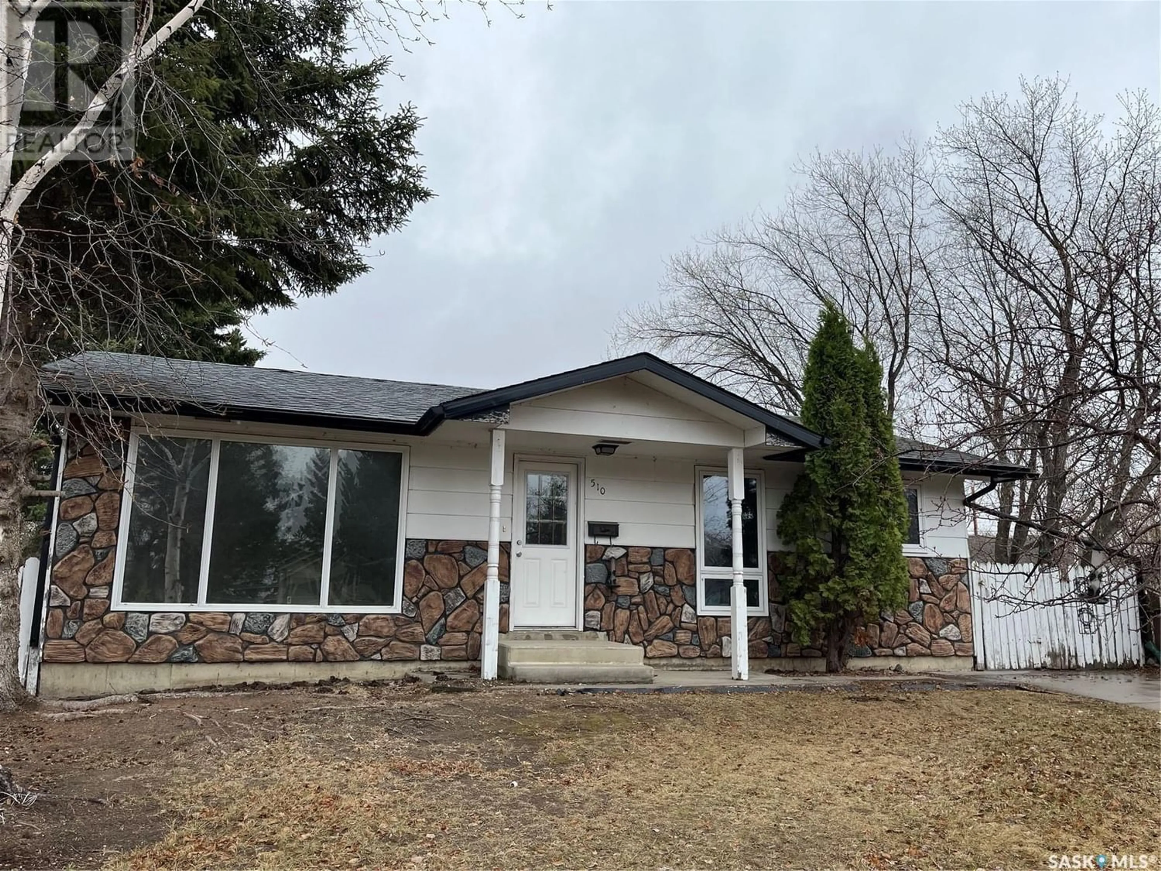 Frontside or backside of a home for 508 1st AVENUE W, Nipawin Saskatchewan S0E1E0