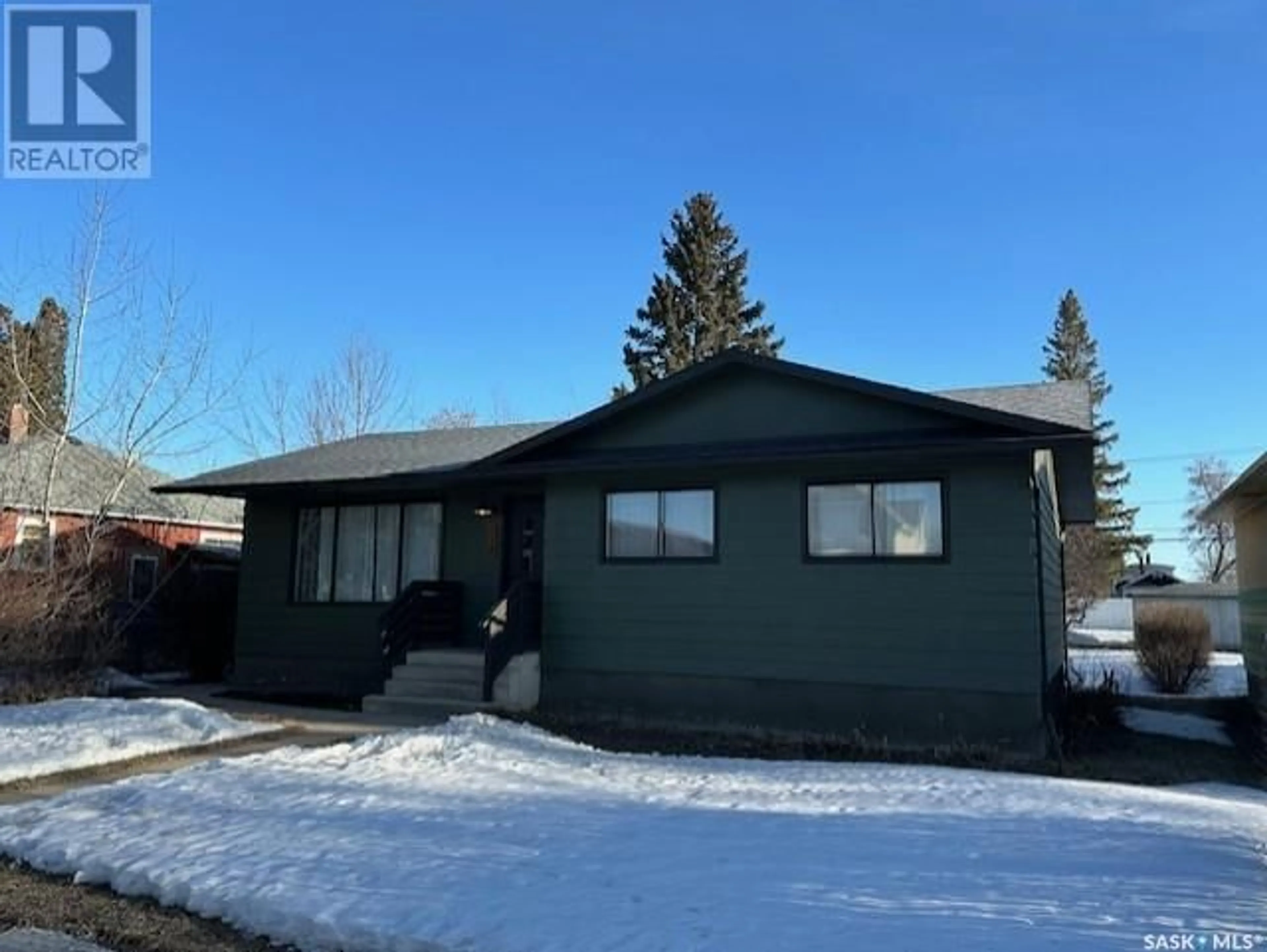 A pic from exterior of the house or condo for 218 4th AVENUE W, Melville Saskatchewan S0A2P0