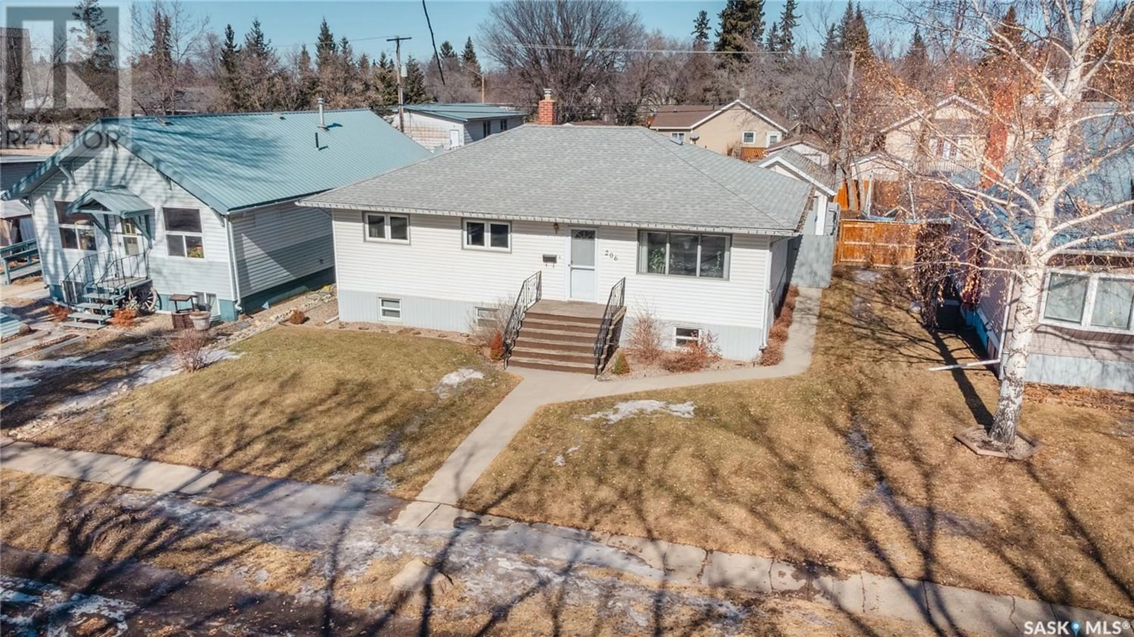 Frontside or backside of a home for 206 MacLeod AVENUE E, Melfort Saskatchewan S0E1A0