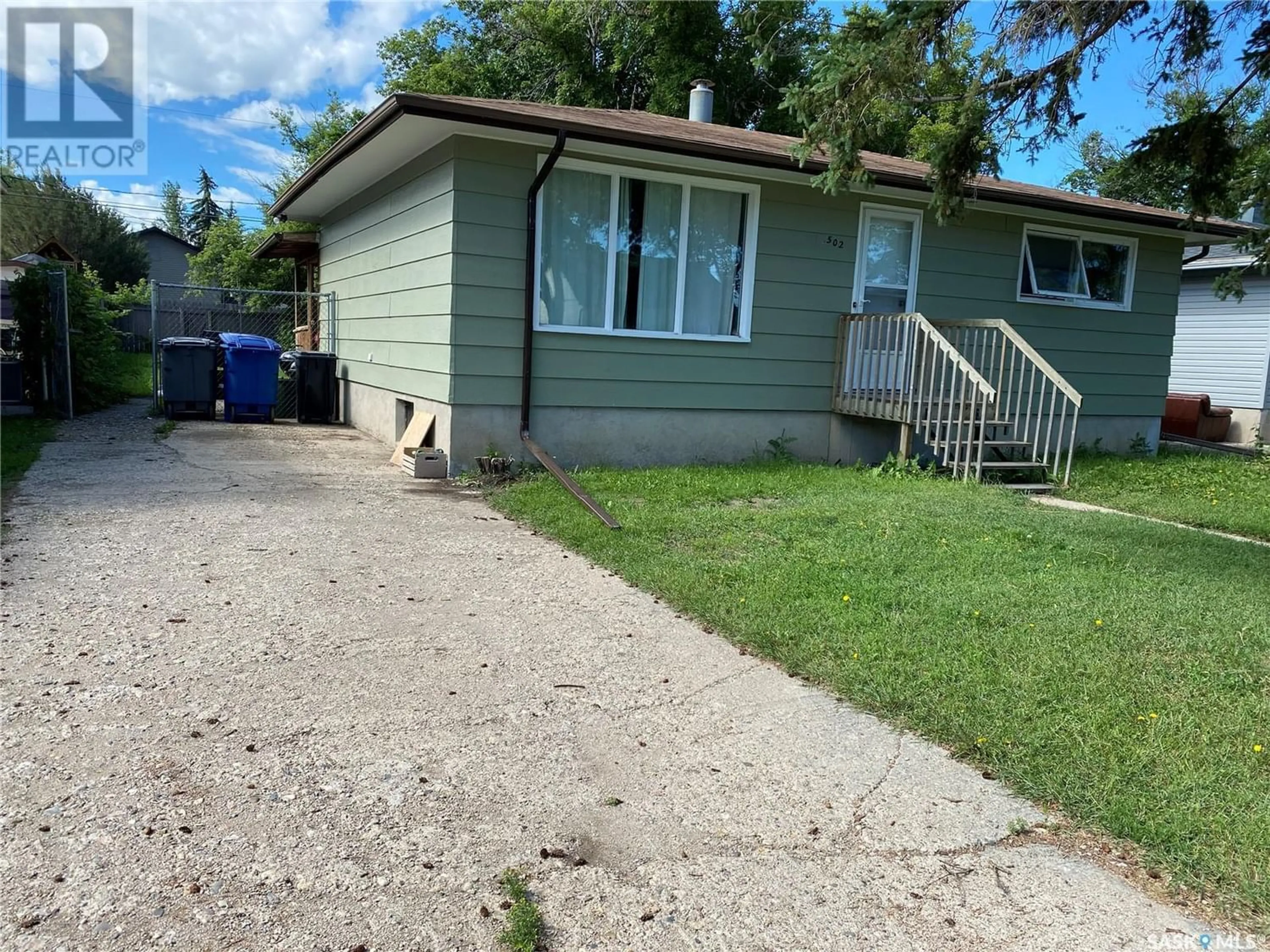 Frontside or backside of a home for 502 2nd AVENUE E, Assiniboia Saskatchewan S0H0B0