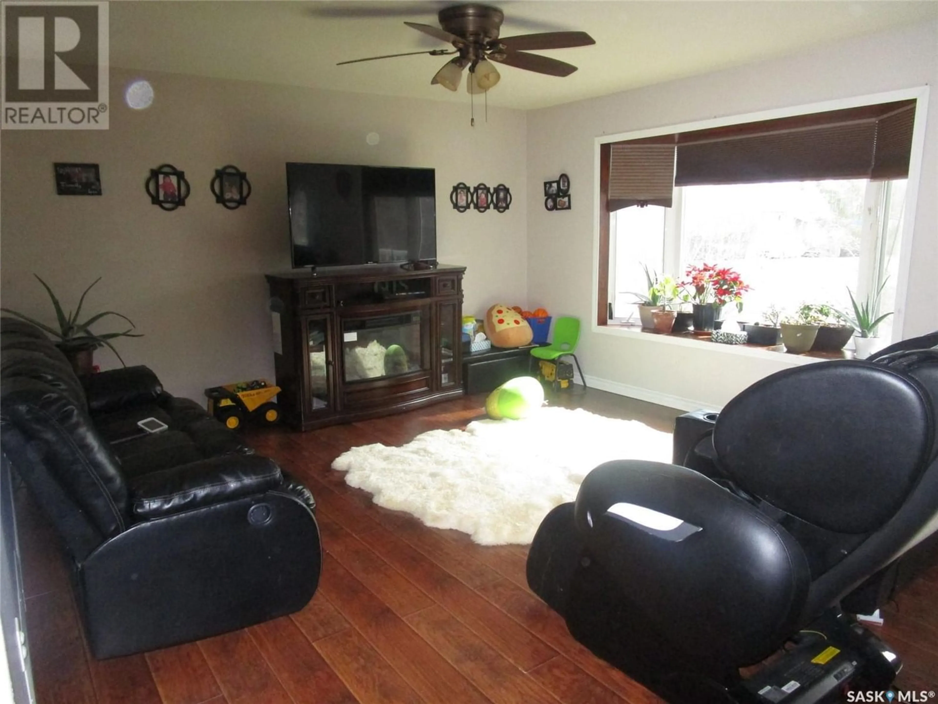 Living room for 224 Crawford AVENUE, Coronach Saskatchewan S0H0Z0