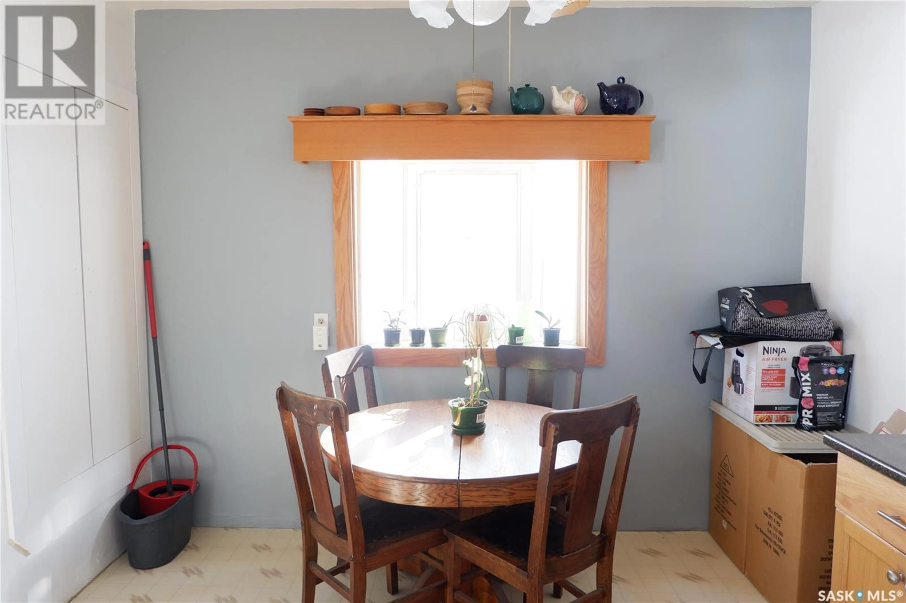 Dining room, wood floors, cottage for 415 5th AVENUE E, Assiniboia Saskatchewan S0H0B0