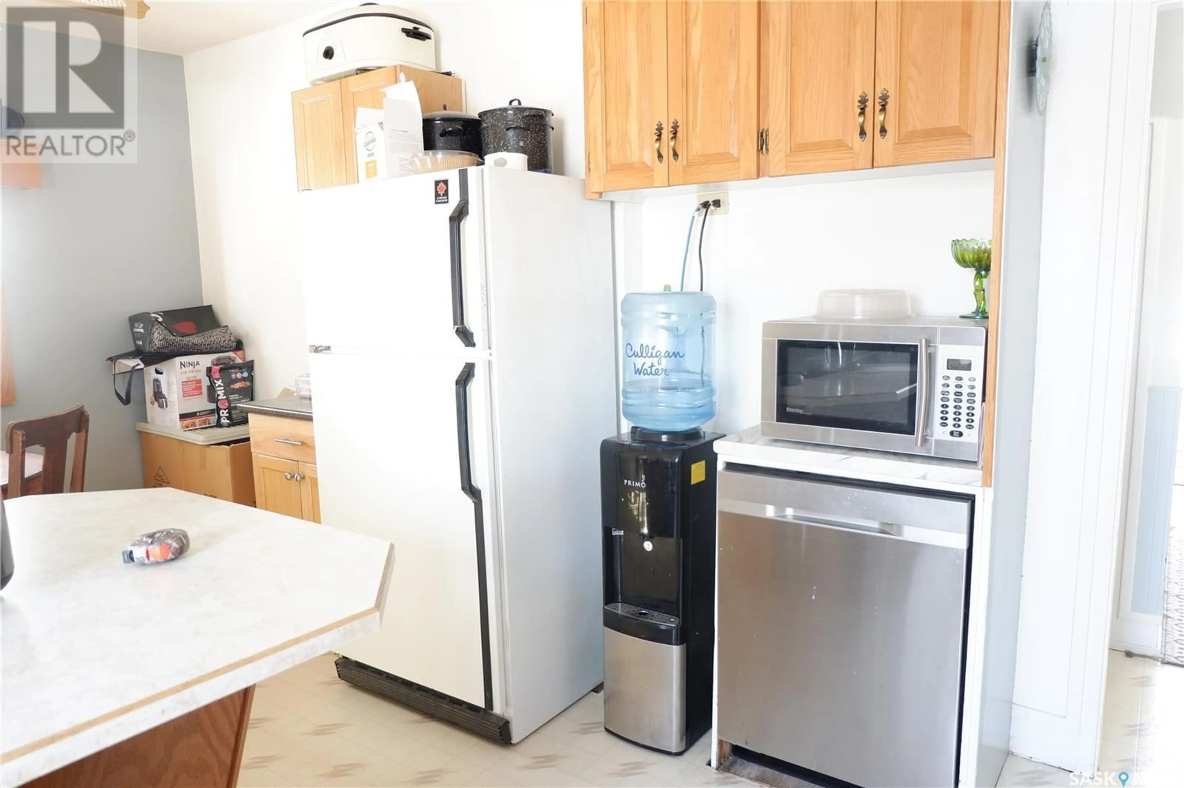 Standard kitchen for 415 5th AVENUE E, Assiniboia Saskatchewan S0H0B0