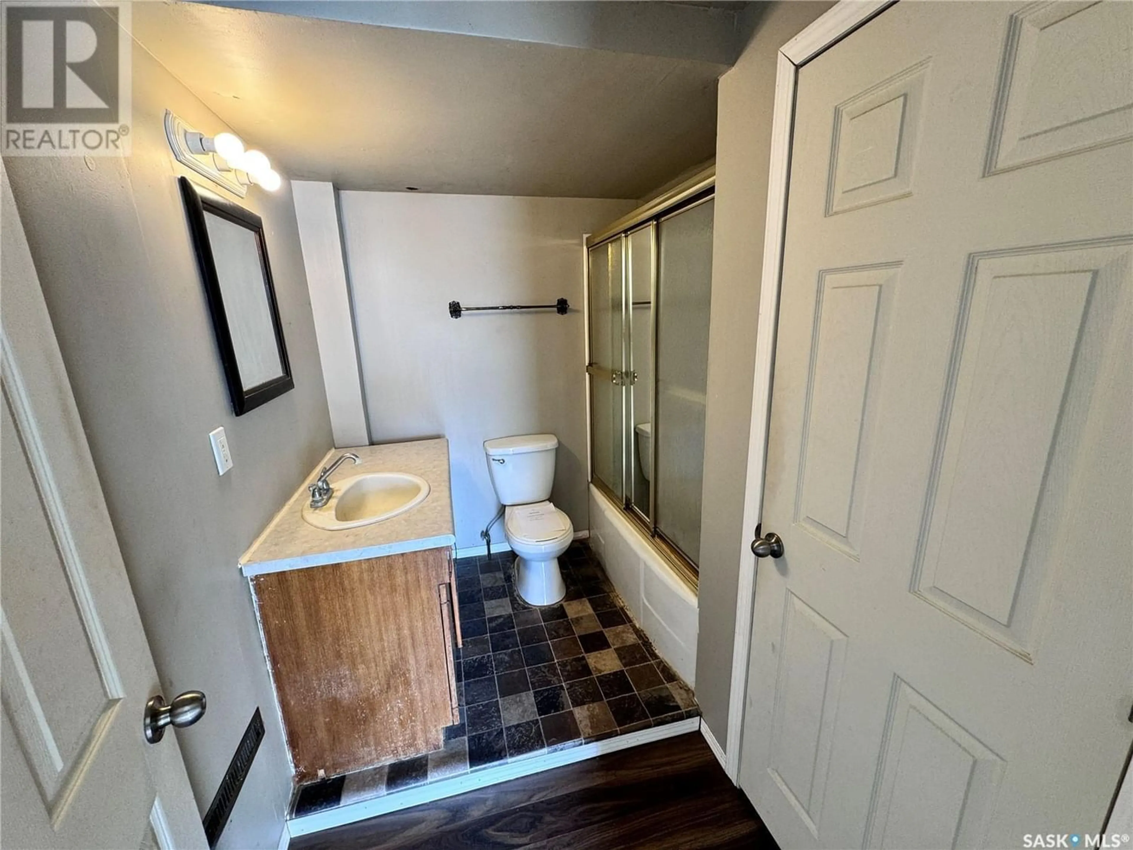 Bathroom for 605 2nd AVENUE, Kinley Saskatchewan S0K2E0