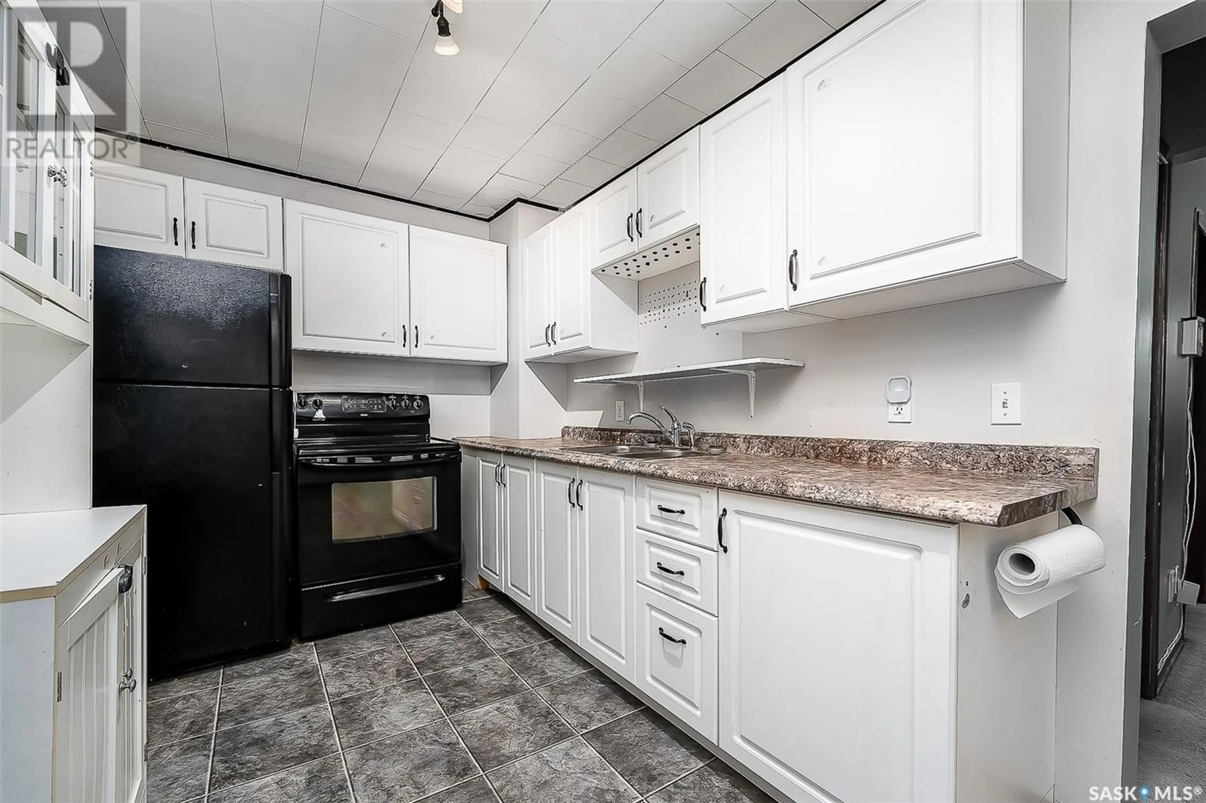 Standard kitchen for 149 Coteau STREET W, Moose Jaw Saskatchewan S6H5C4