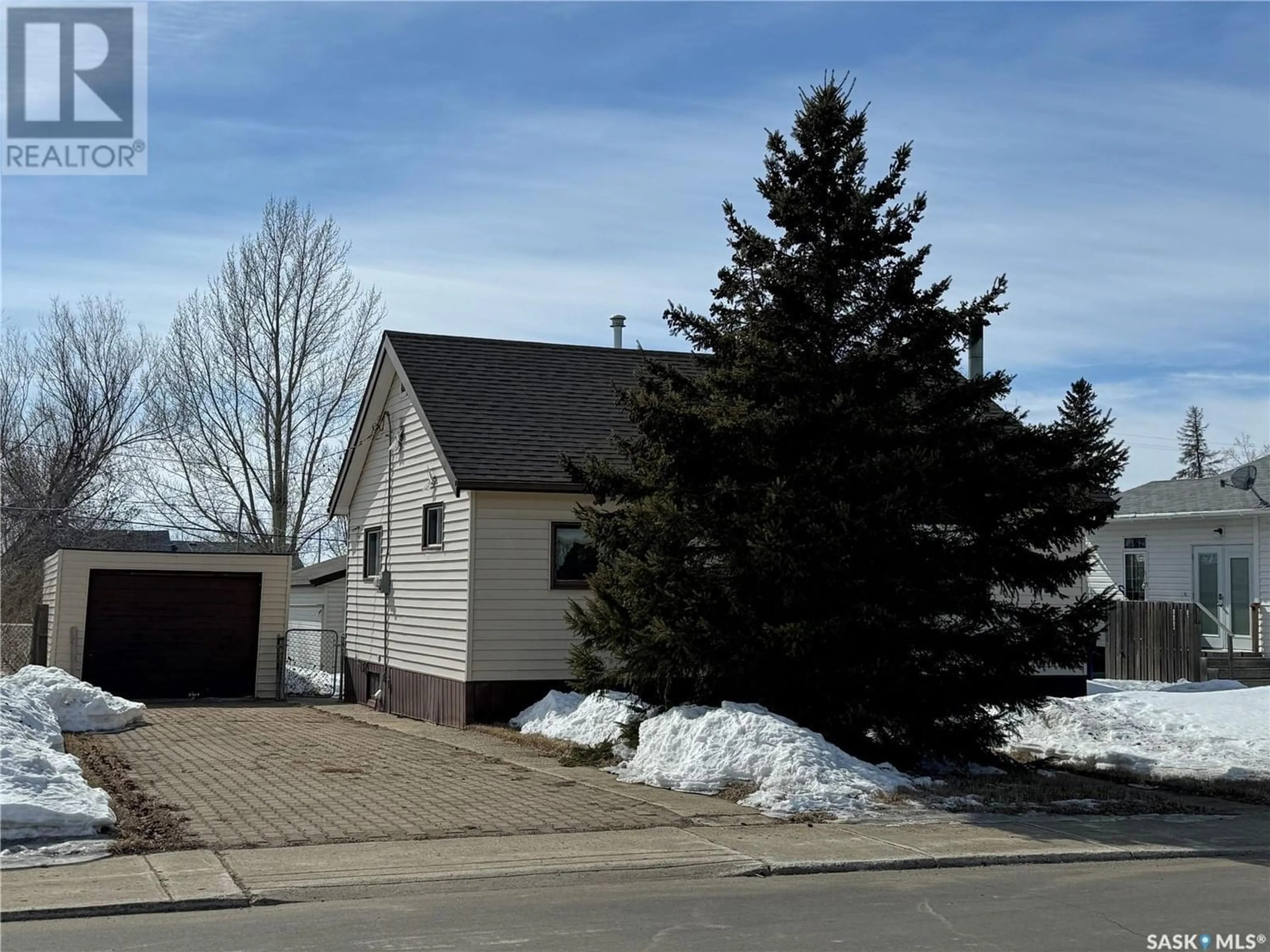 Frontside or backside of a home for 306 3rd AVENUE W, Biggar Saskatchewan S0K0M0