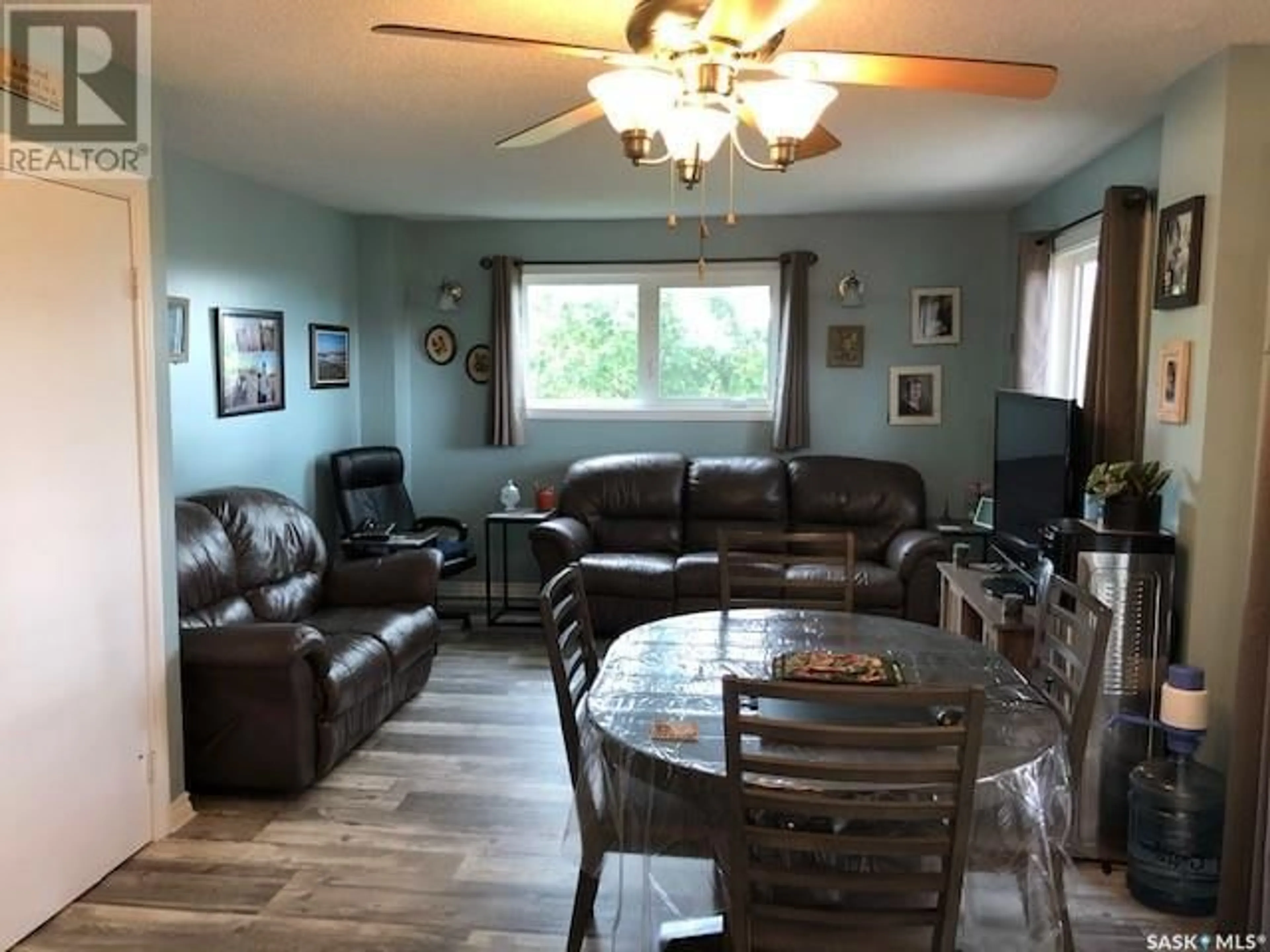 Living room, wood floors for Hamlet of Highgate, Battle River Rm No. 438 Saskatchewan S0M0E0