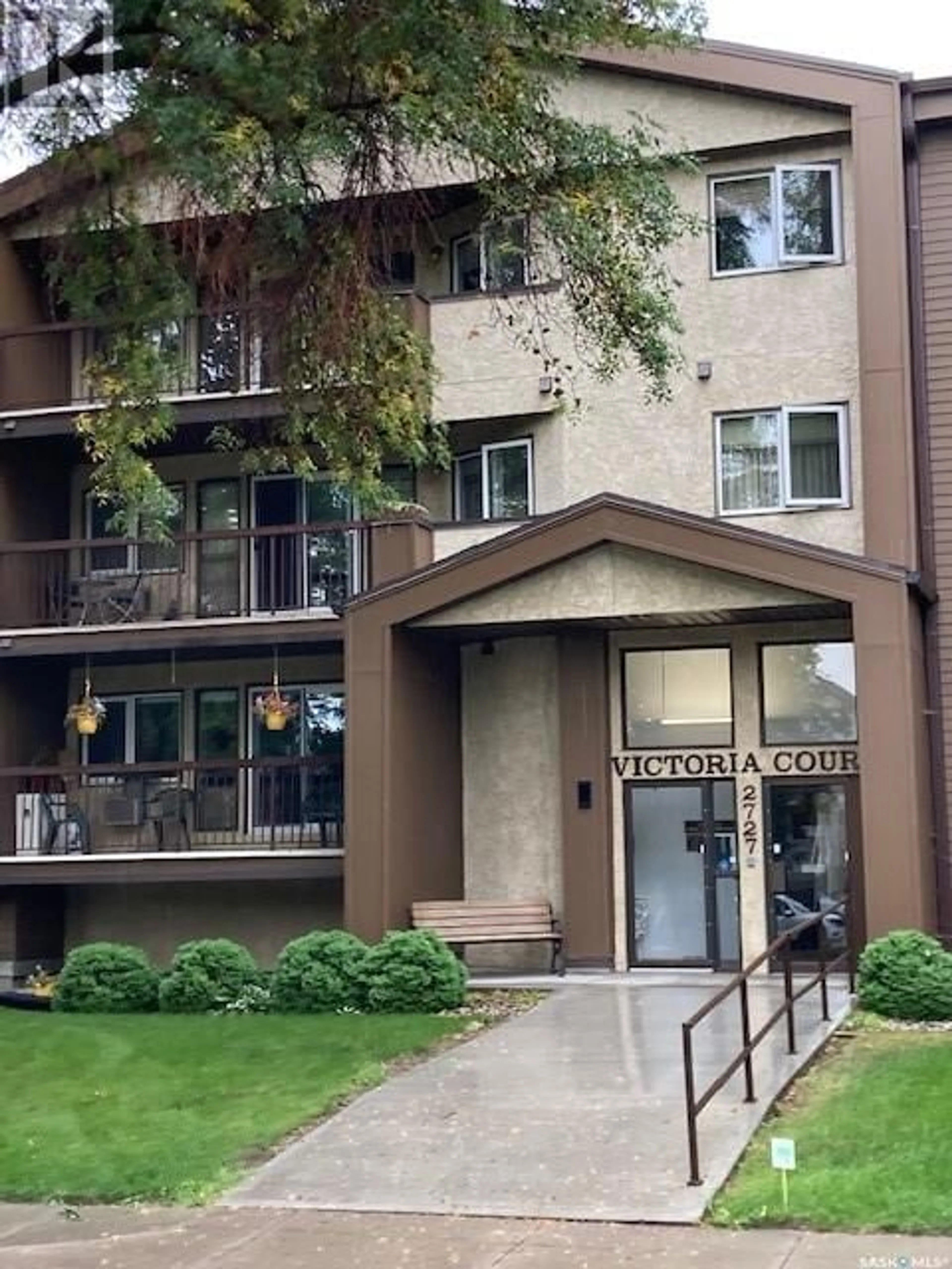 A pic from exterior of the house or condo for 207 2727 Victoria AVENUE, Regina Saskatchewan S4T1K4