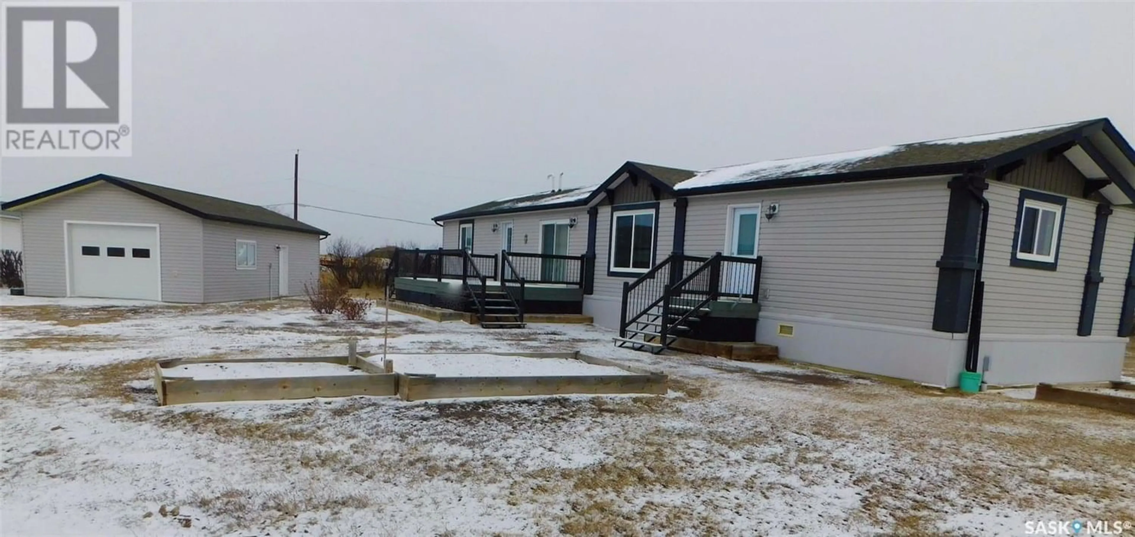 A pic from exterior of the house or condo for 7-8 Allard BAY, Gravelbourg Saskatchewan S0H1X0