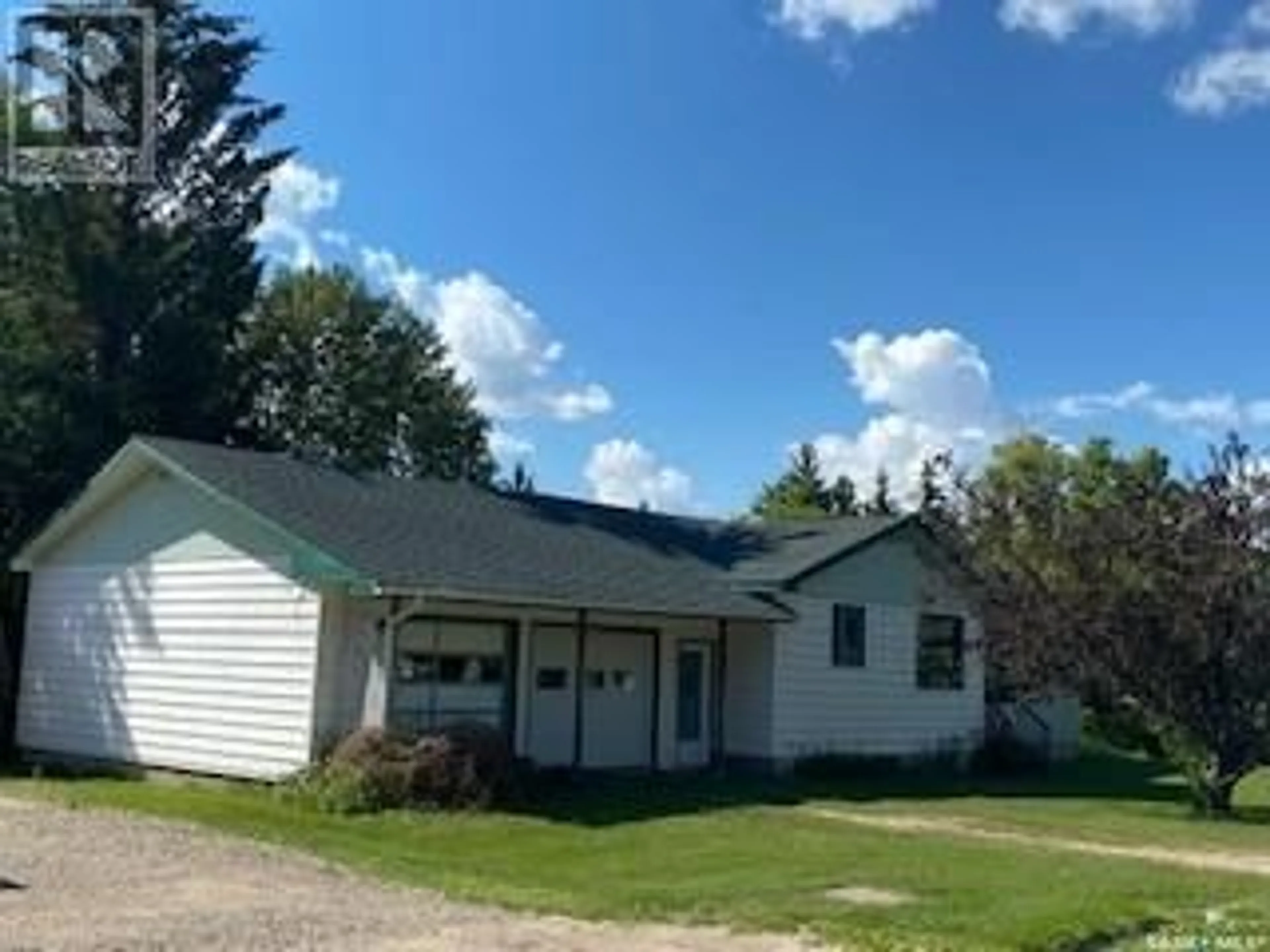 Frontside or backside of a home for 105 3rd AVENUE N, Middle Lake Saskatchewan S0K2X0