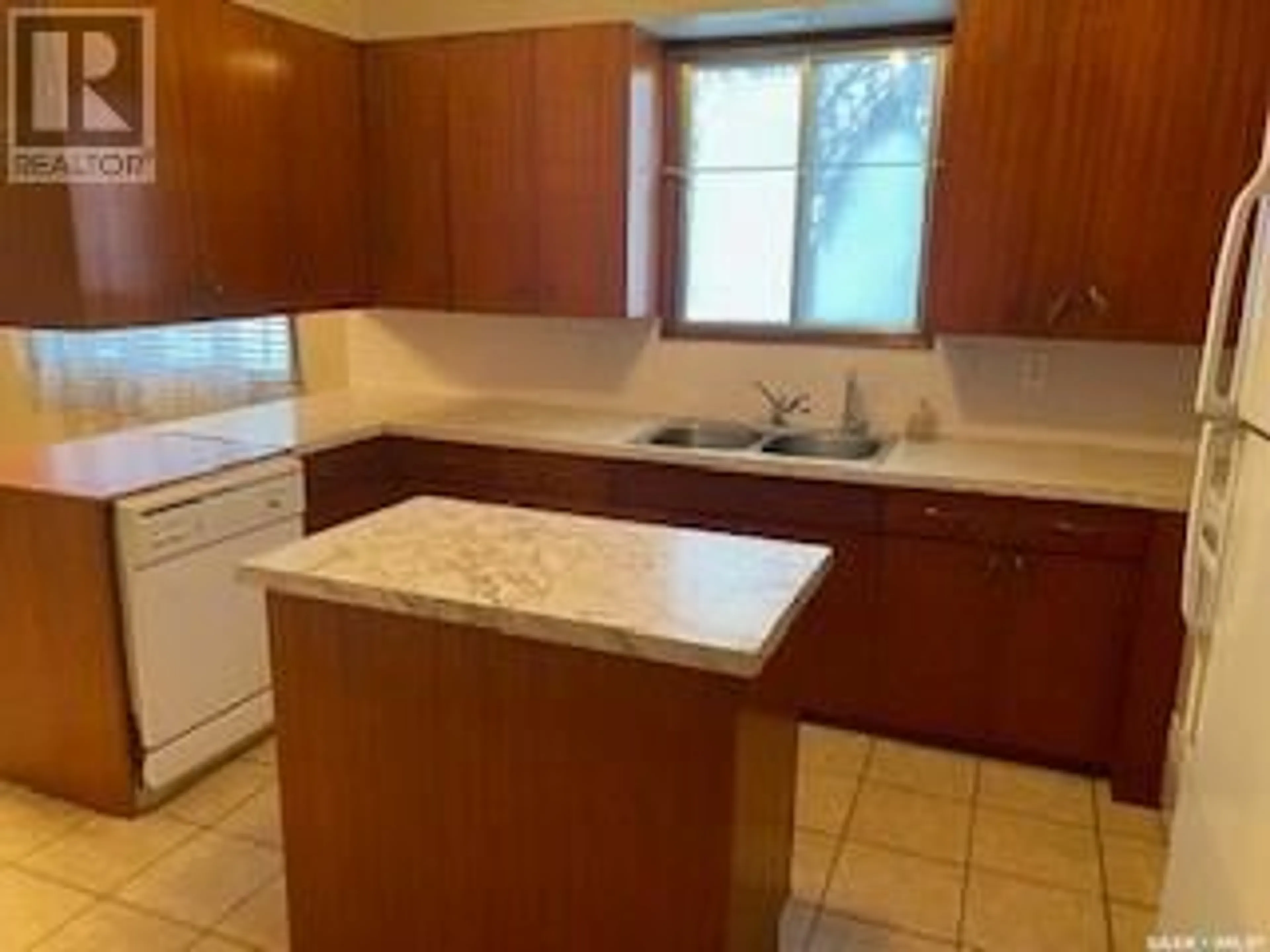 Standard kitchen, unknown floor, cottage for 105 3rd AVENUE N, Middle Lake Saskatchewan S0K2X0