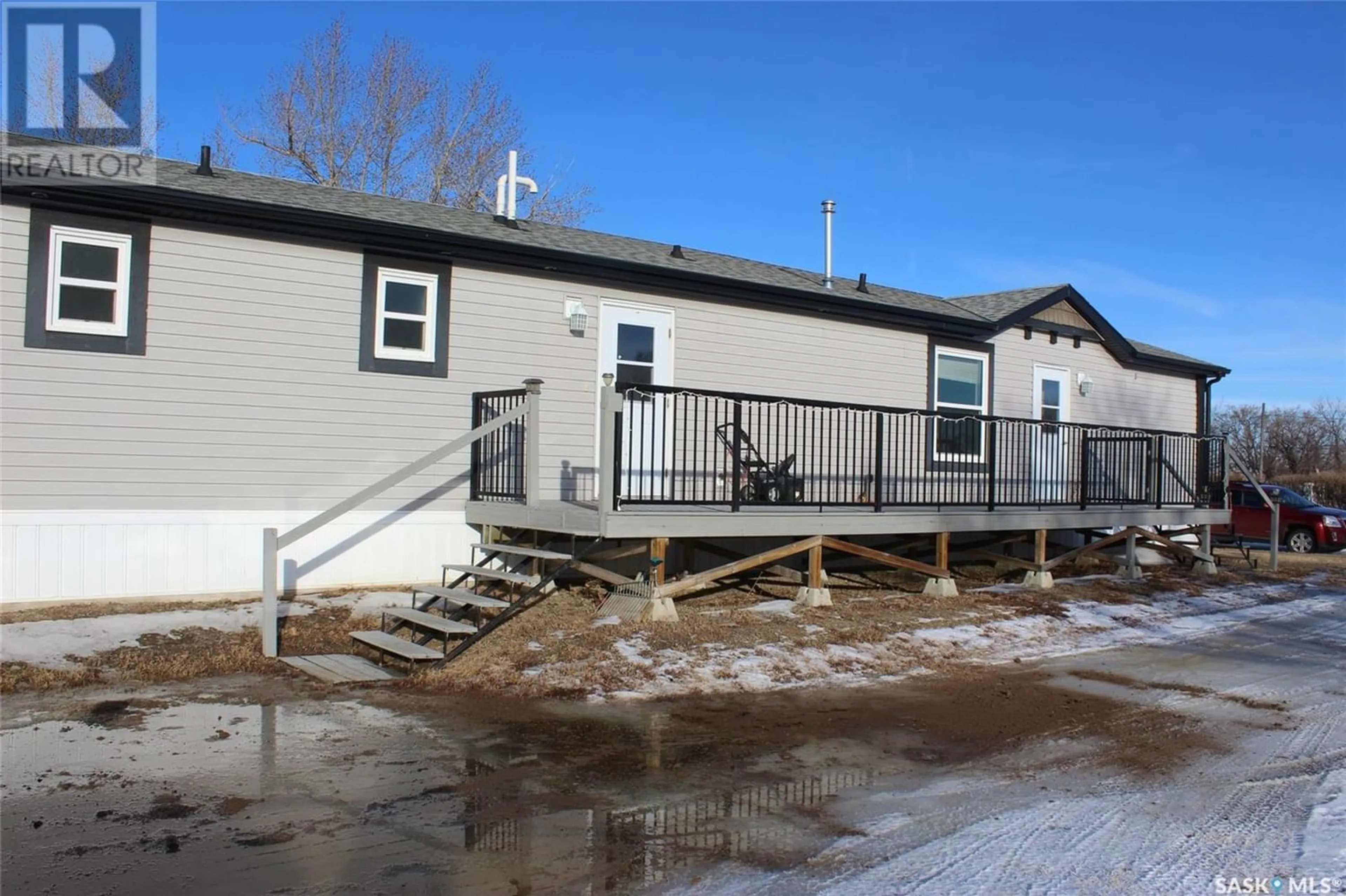 A pic from exterior of the house or condo for 42 2nd STREET, Tompkins Saskatchewan S0N2S0