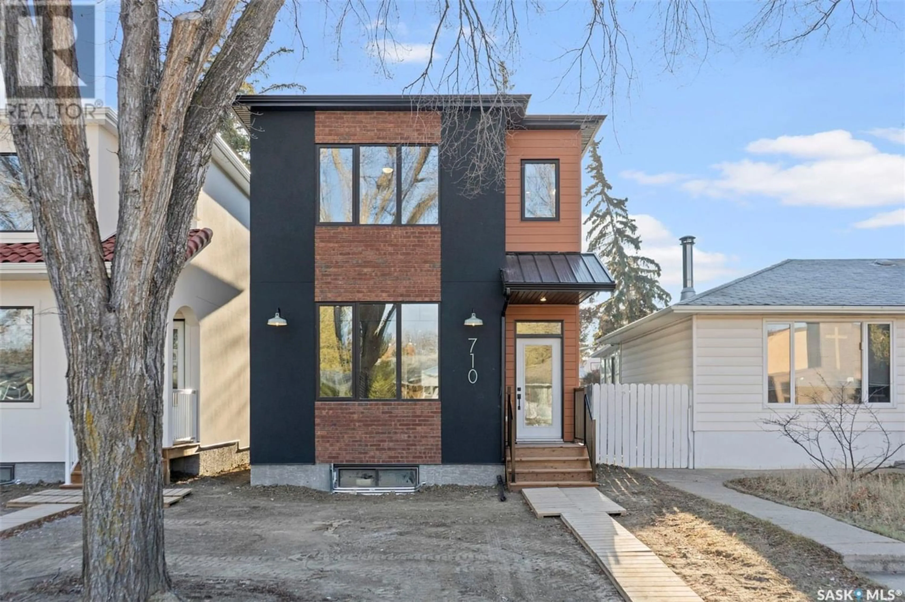Frontside or backside of a home for 710 1st STREET E, Saskatoon Saskatchewan S7H1T1