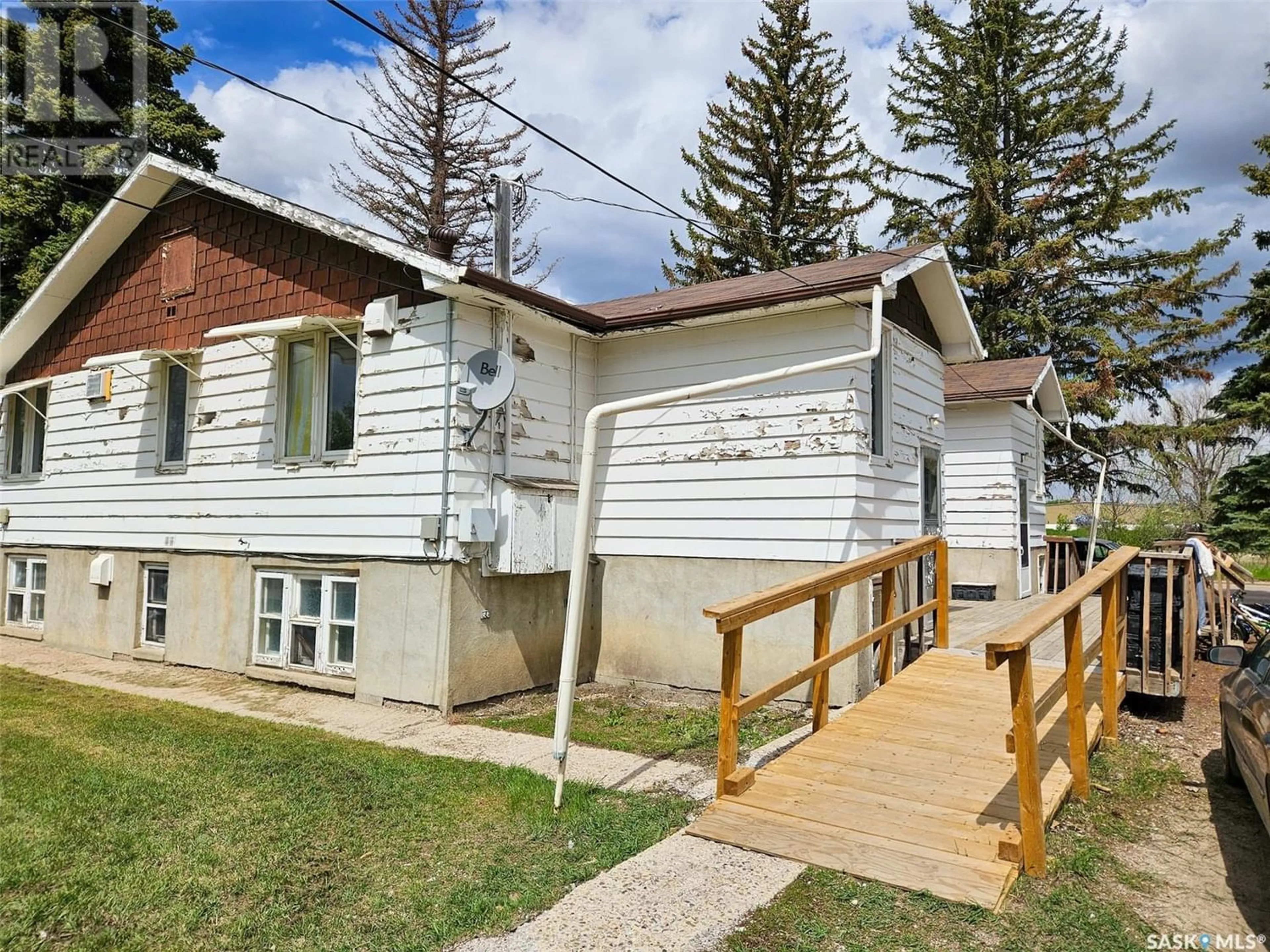 Frontside or backside of a home for 3 4th AVENUE SE, Swift Current Saskatchewan S9H3L1