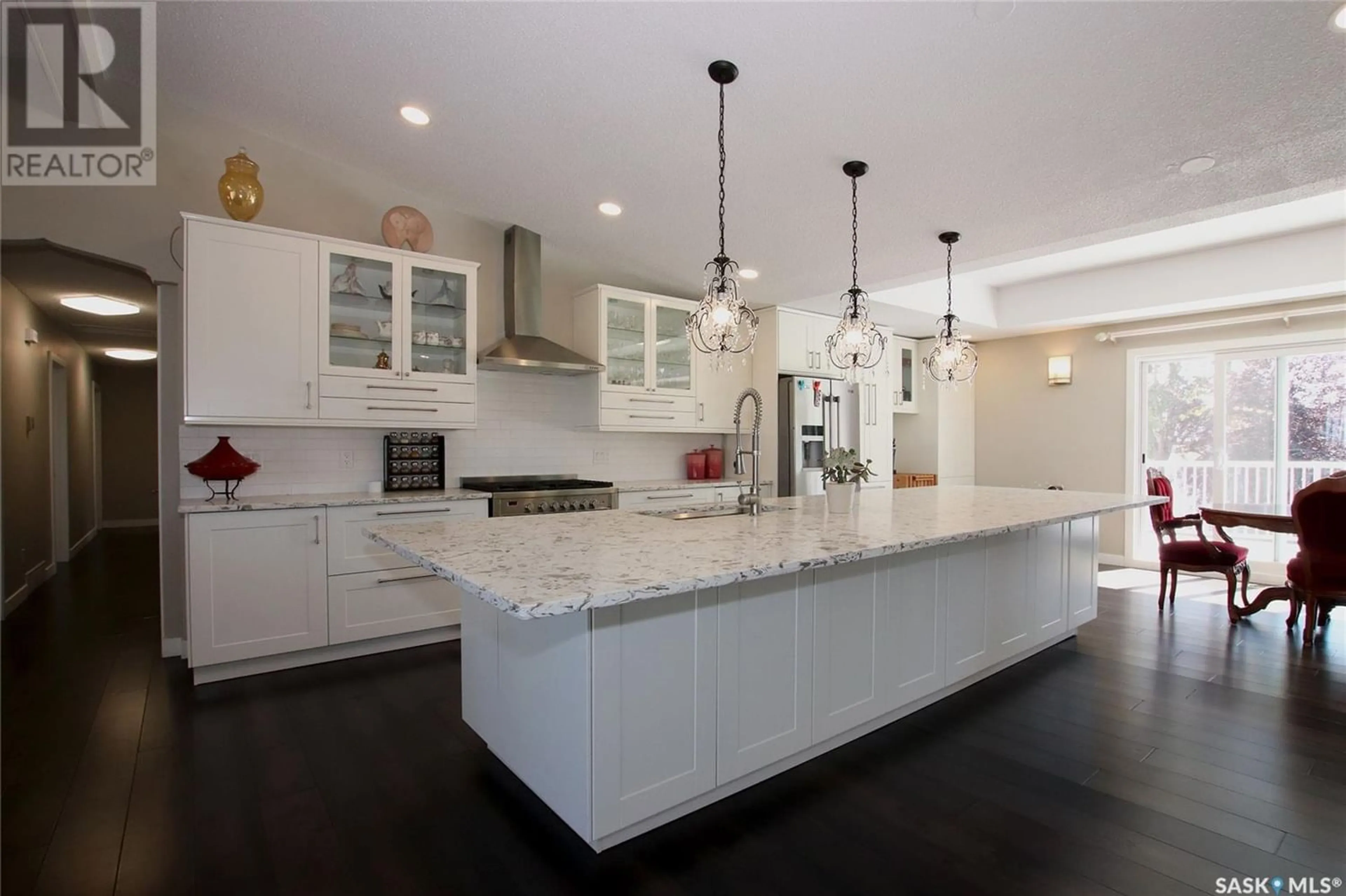 Contemporary kitchen for 220 Battleford TRAIL, Swift Current Saskatchewan S9H4J5