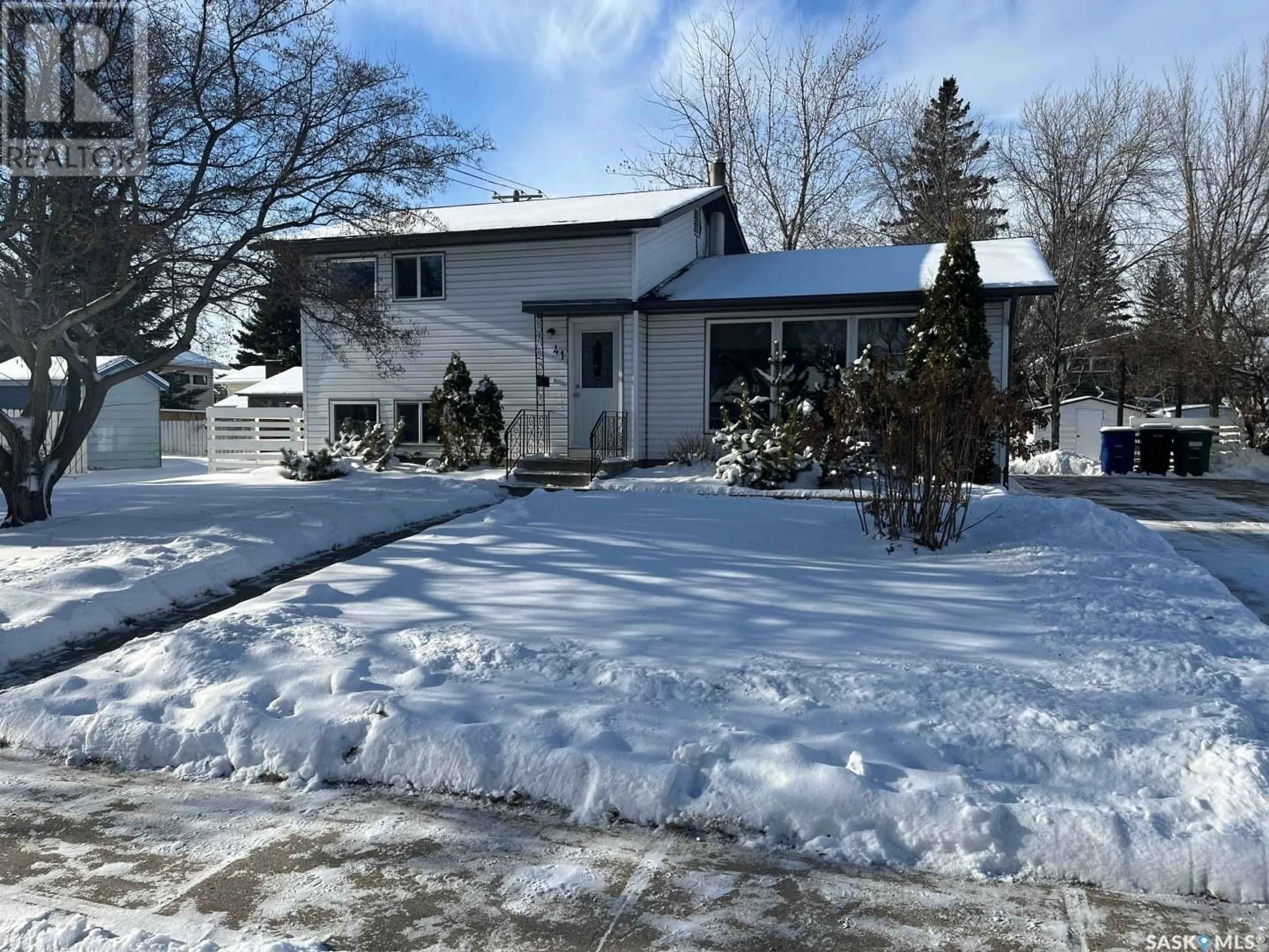 Frontside or backside of a home for 41 Lindsay DRIVE, Saskatoon Saskatchewan S7H3E2