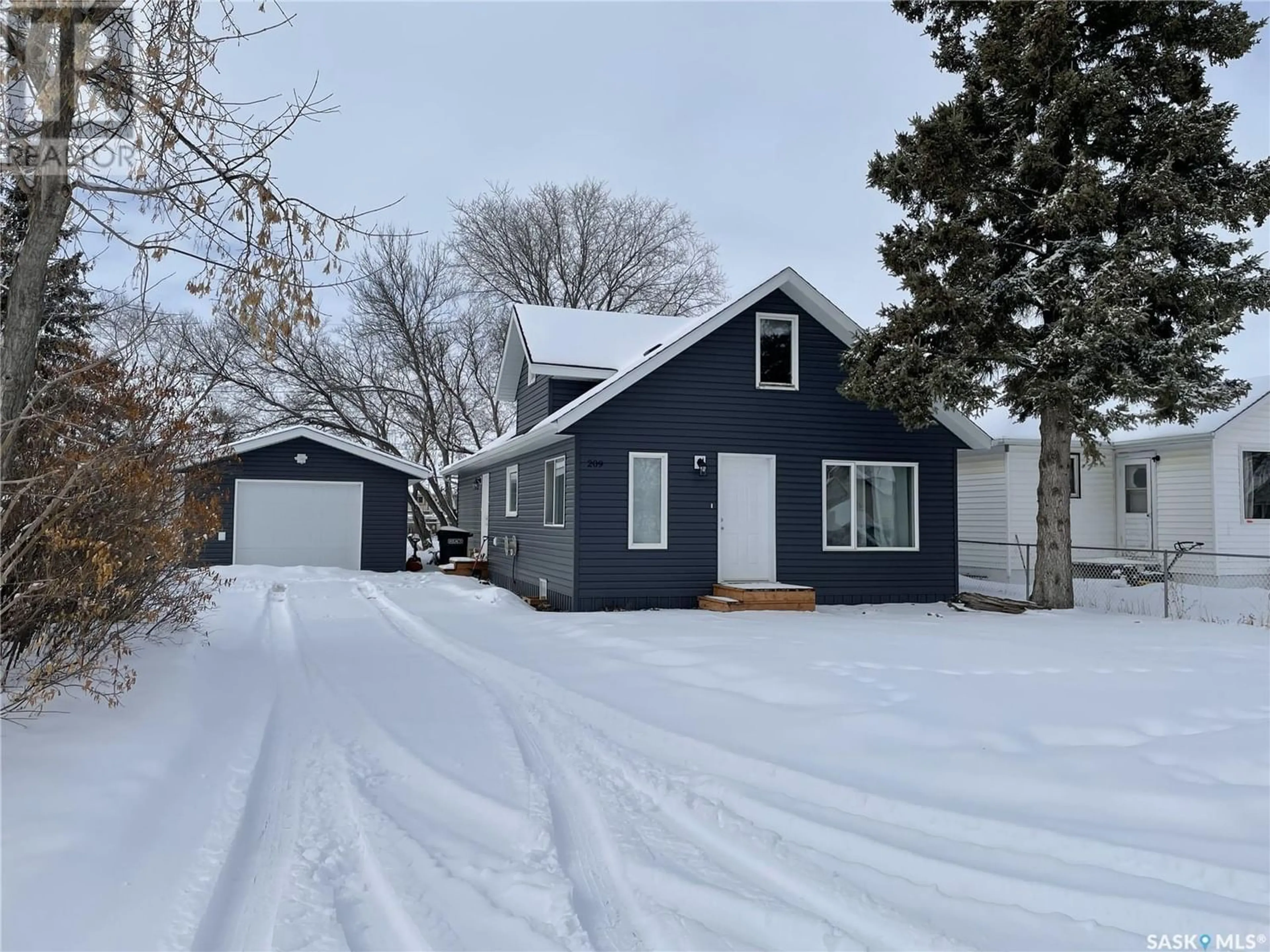 Frontside or backside of a home for 209 3rd STREET NE, Watson Saskatchewan S0K4V0