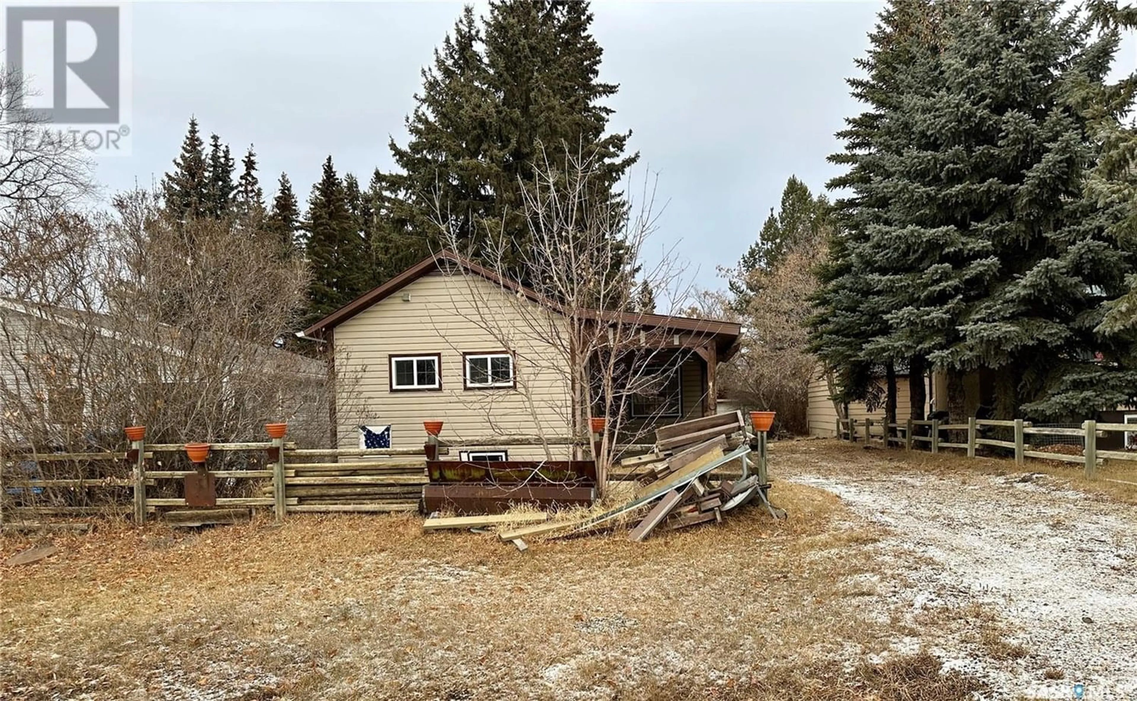 Cottage for 104 4th AVENUE E, Maidstone Saskatchewan S0M1M0