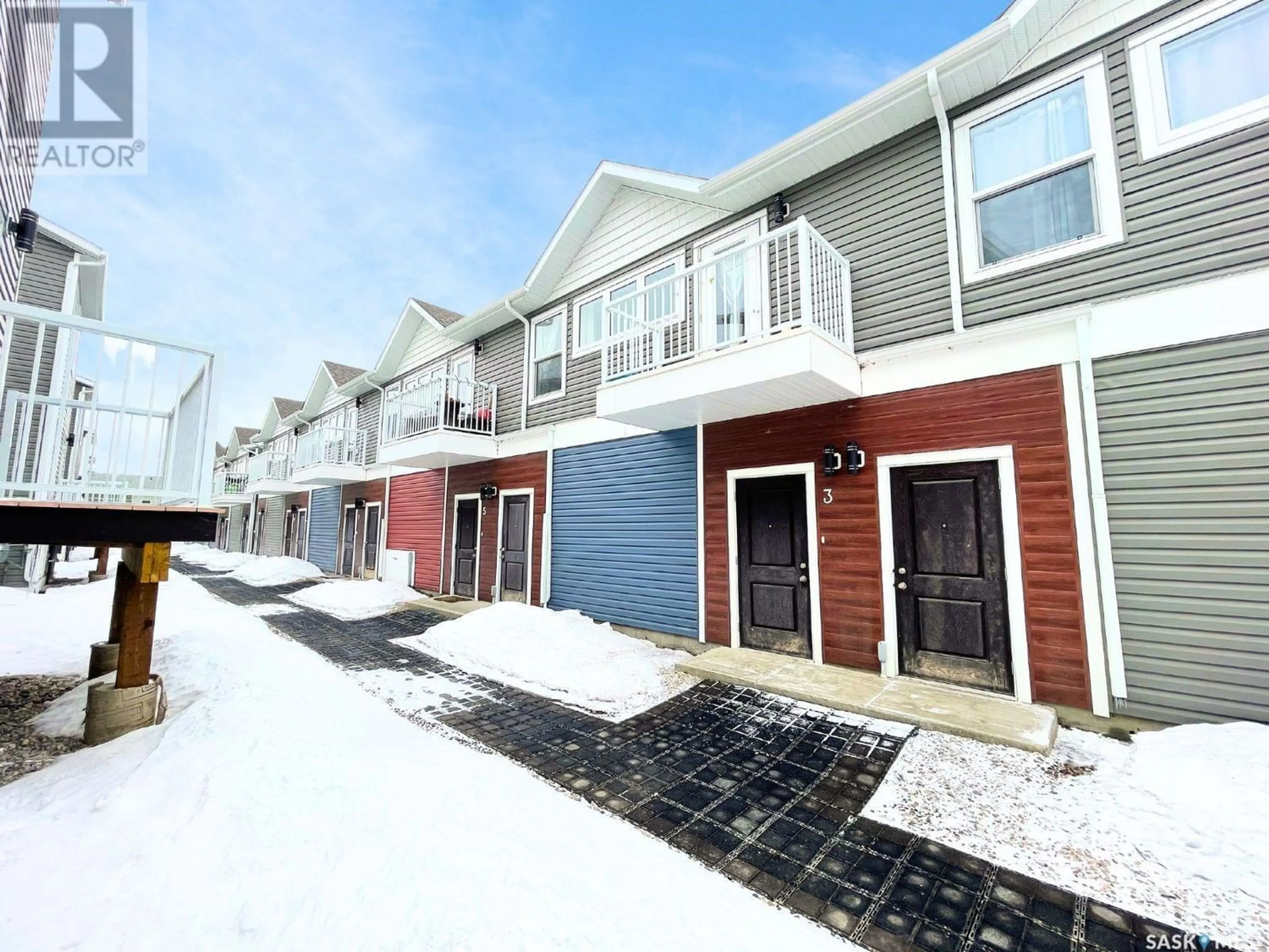 A pic from exterior of the house or condo for 3 401 L AVENUE S, Saskatoon Saskatchewan S7M5Y6