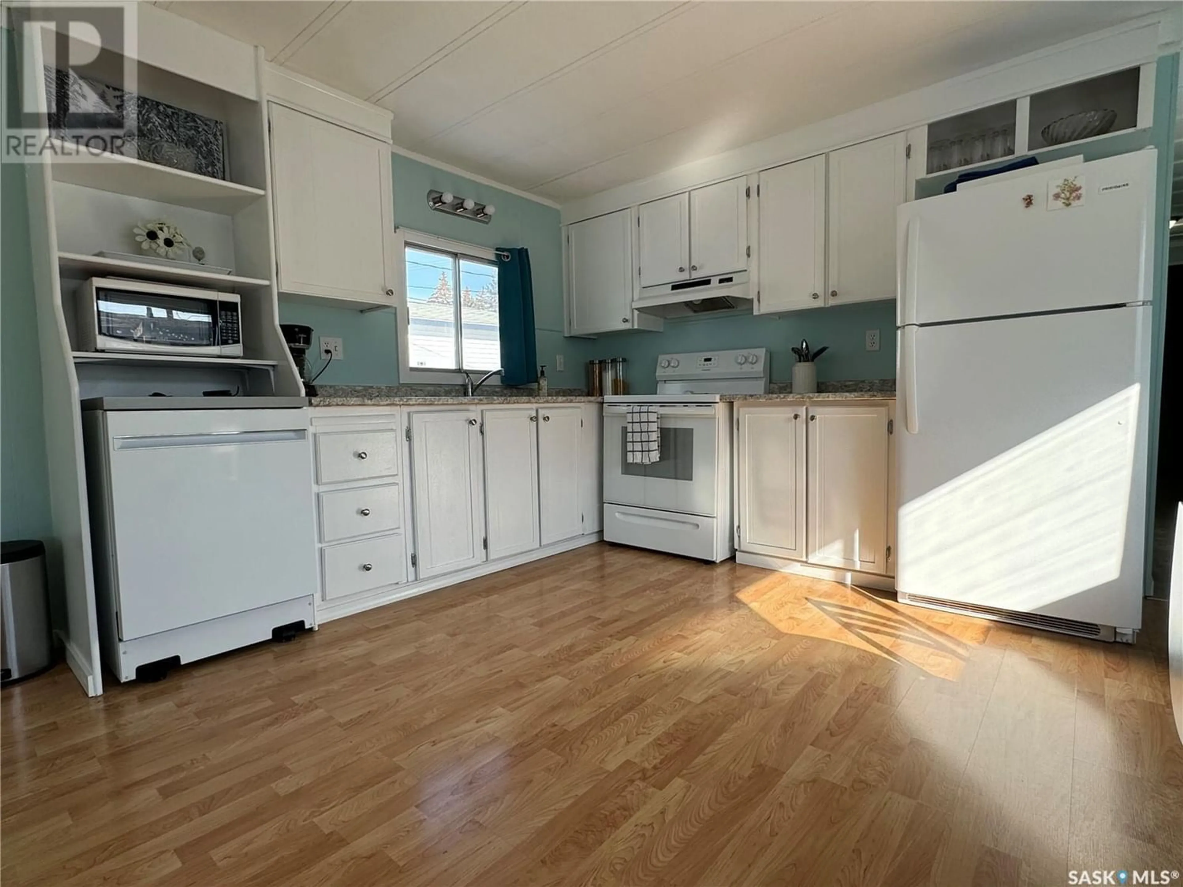 Standard kitchen for 486 32nd STREET, Battleford Saskatchewan S0M0E0